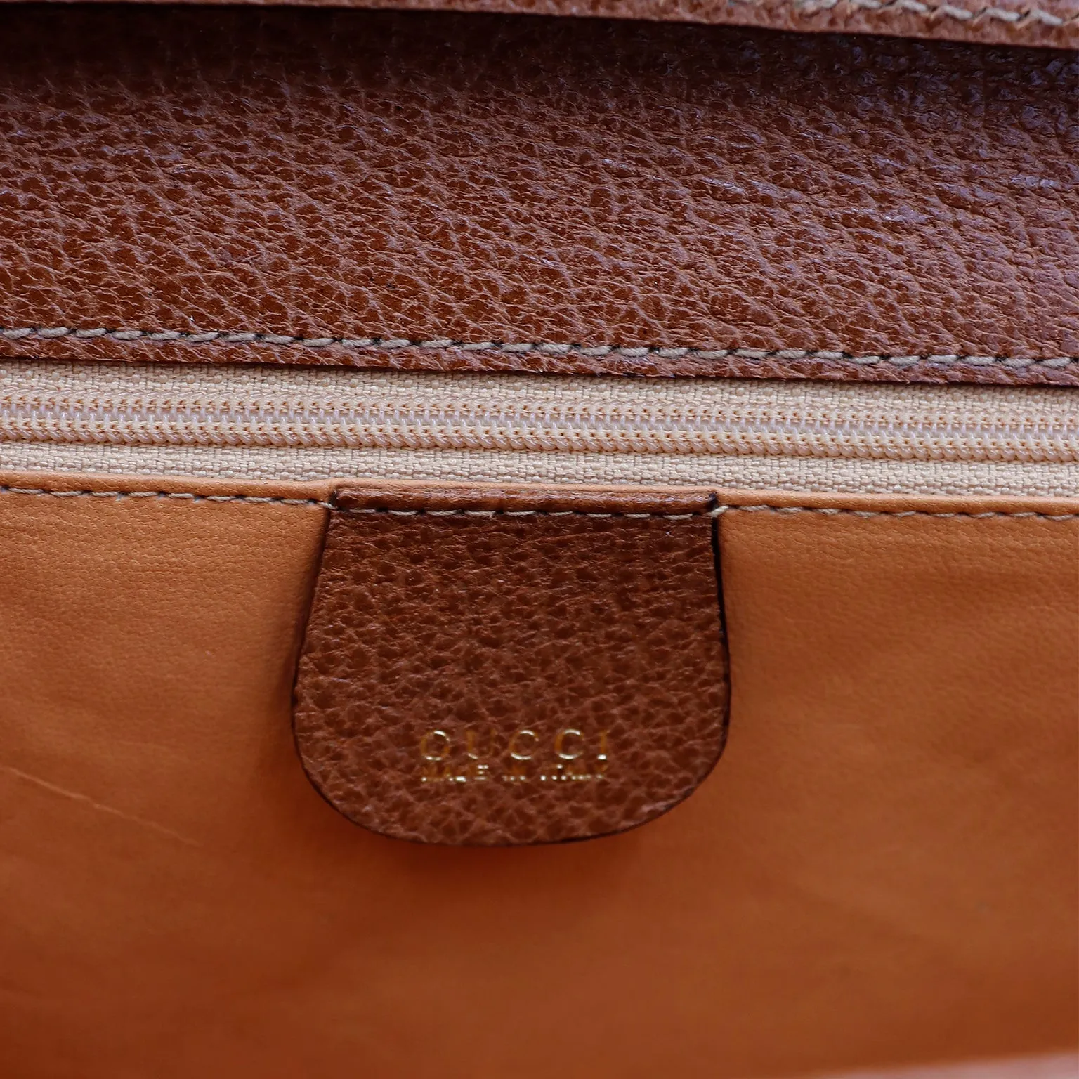 1980s Gucci Caramel Brown Leather Crossbody Shoulder Bag