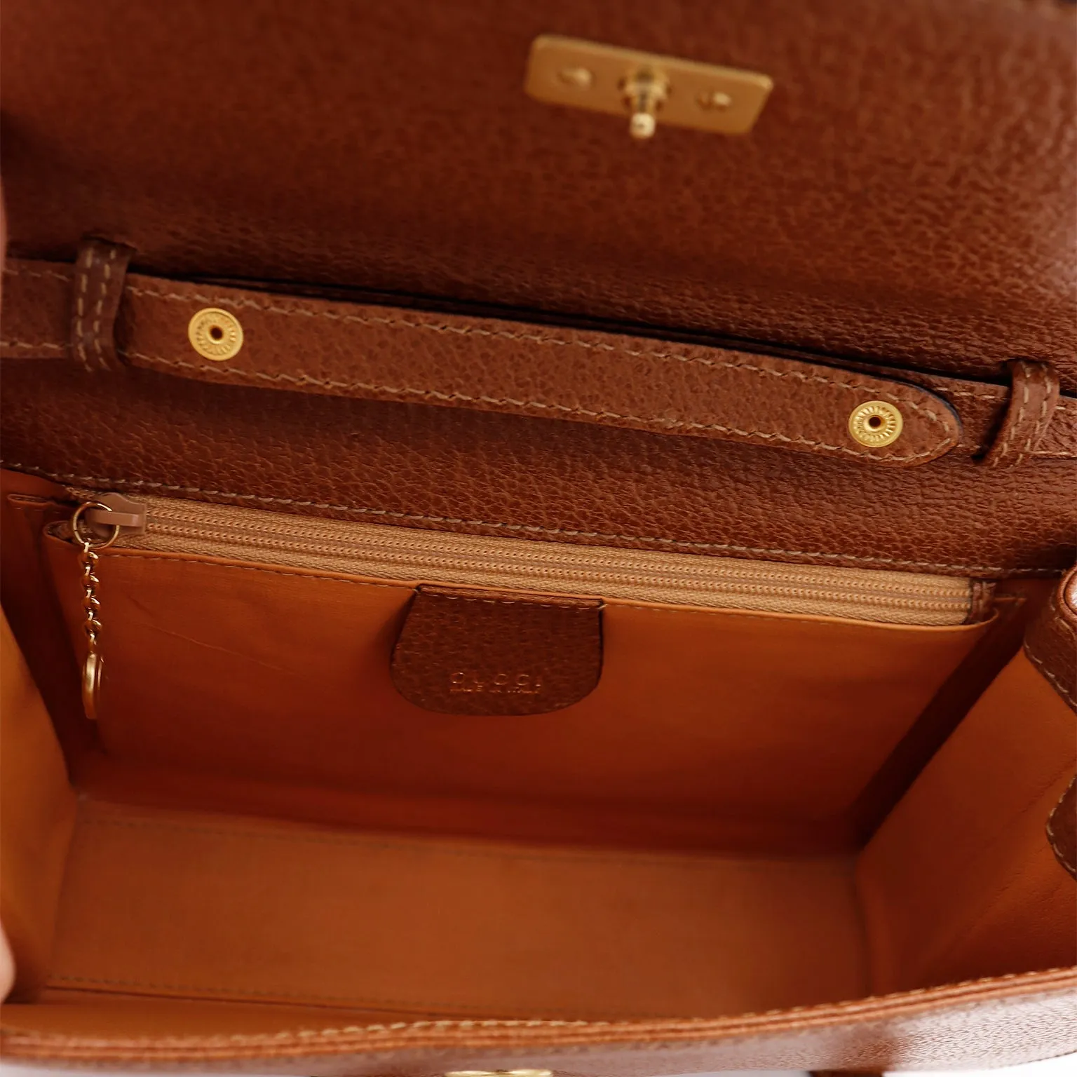 1980s Gucci Caramel Brown Leather Crossbody Shoulder Bag