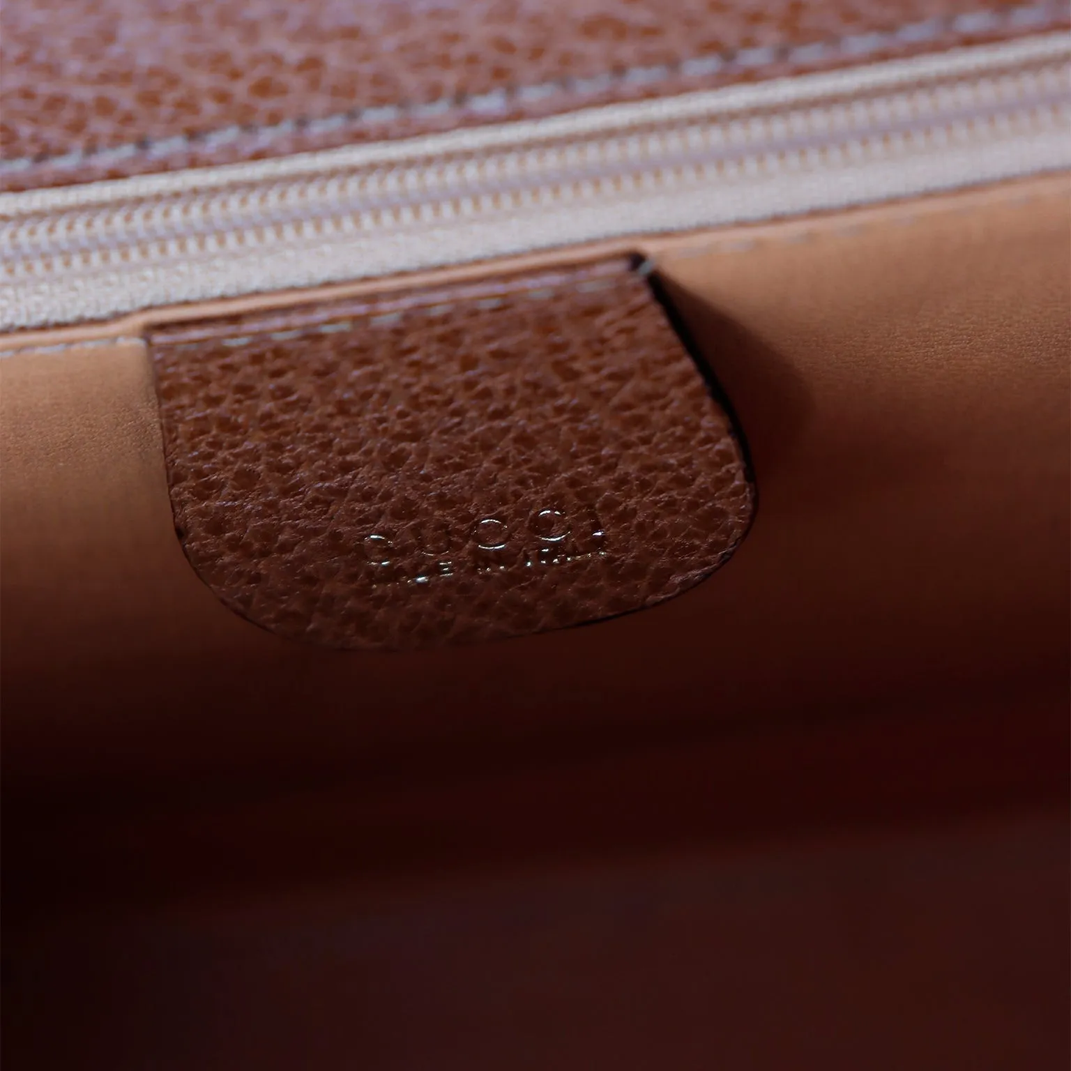 1980s Gucci Caramel Brown Leather Crossbody Shoulder Bag