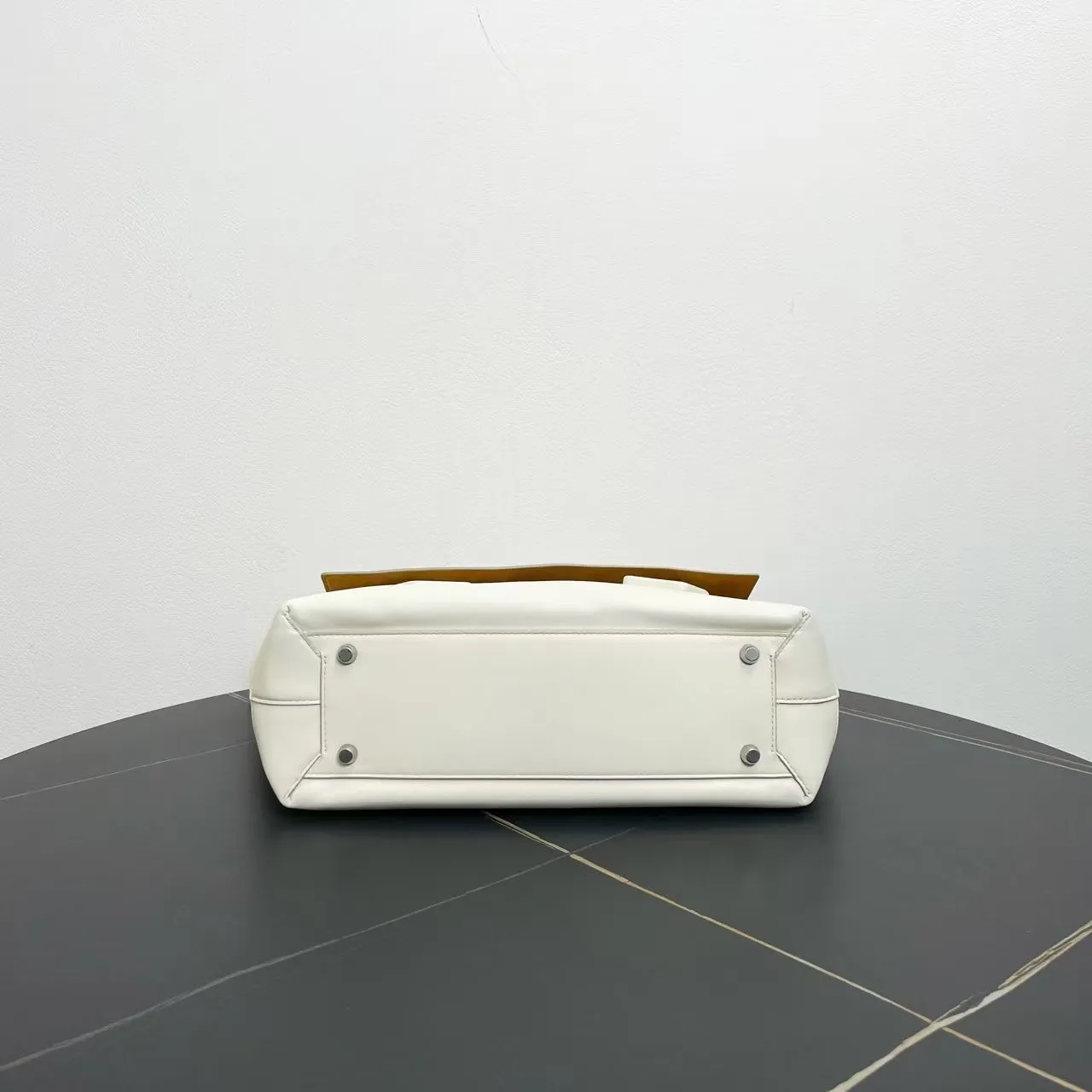 Bottega Veneta Acro White Tote Bag 32