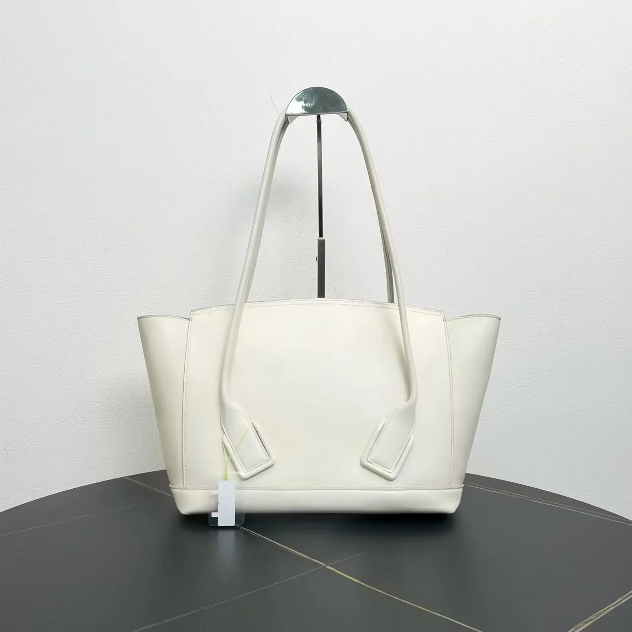 Bottega Veneta Acro White Tote Bag 32