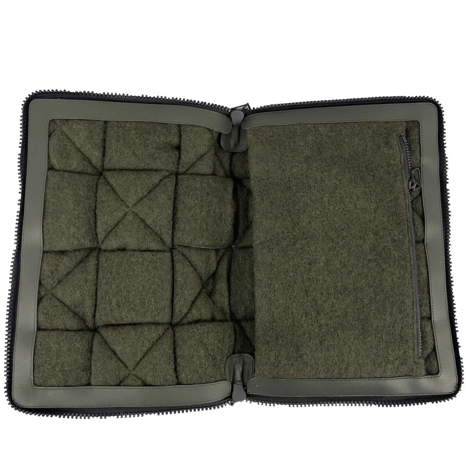 BOTTEGA VENETA - Padded Maxi Intrecciato Woven Laptop Pouch - Green Clutch - NWT