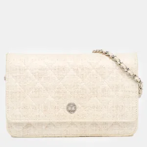 CC Coated Tweed Wallet On Chain
