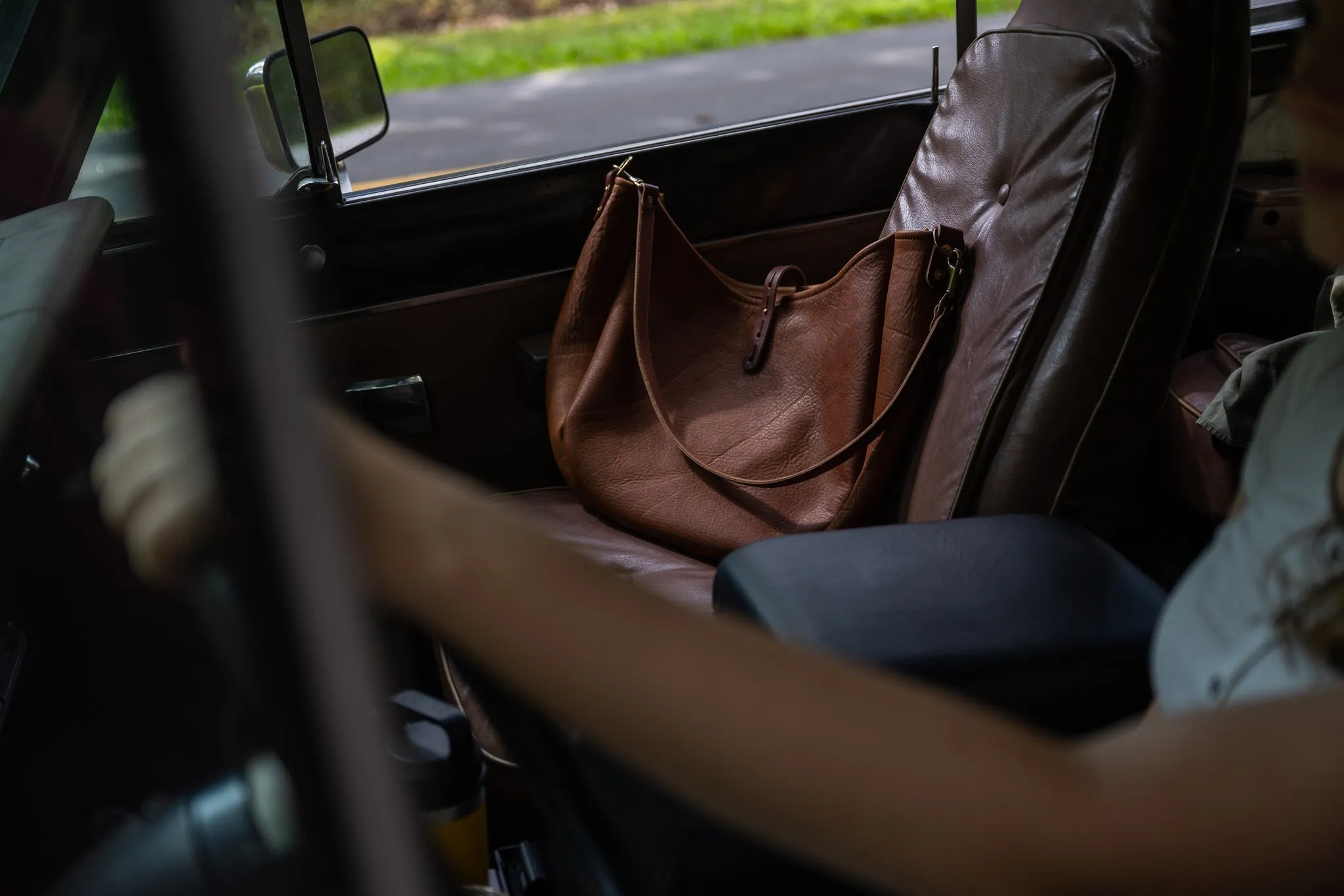 CELESTE LEATHER HOBO BAG - LARGE - SADDLE