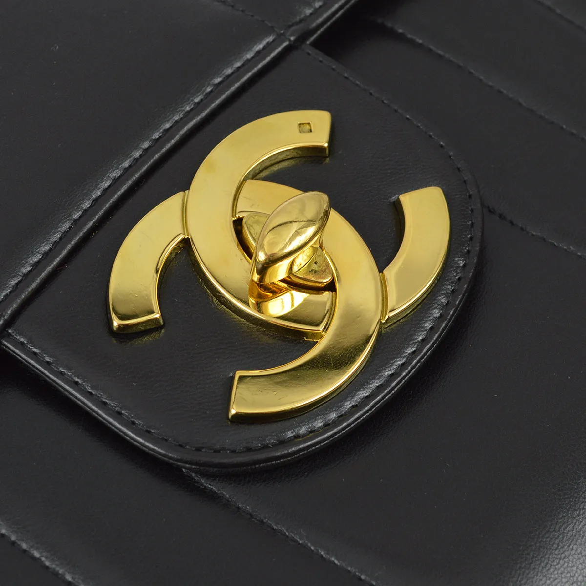 Chanel 1994-1996 Black Lambskin Jumbo Vertical Stitch Classic Flap Bag
