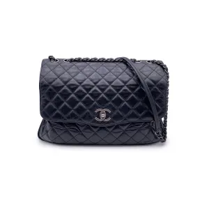 Chanel 2010s Black Quilted Leather CC Turn Lock Closure Shoulder Bag