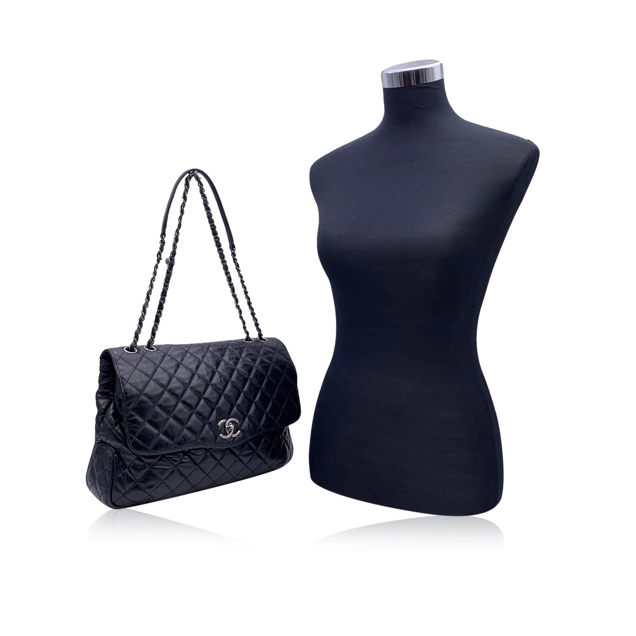 Chanel 2010s Black Quilted Leather CC Turn Lock Closure Shoulder Bag
