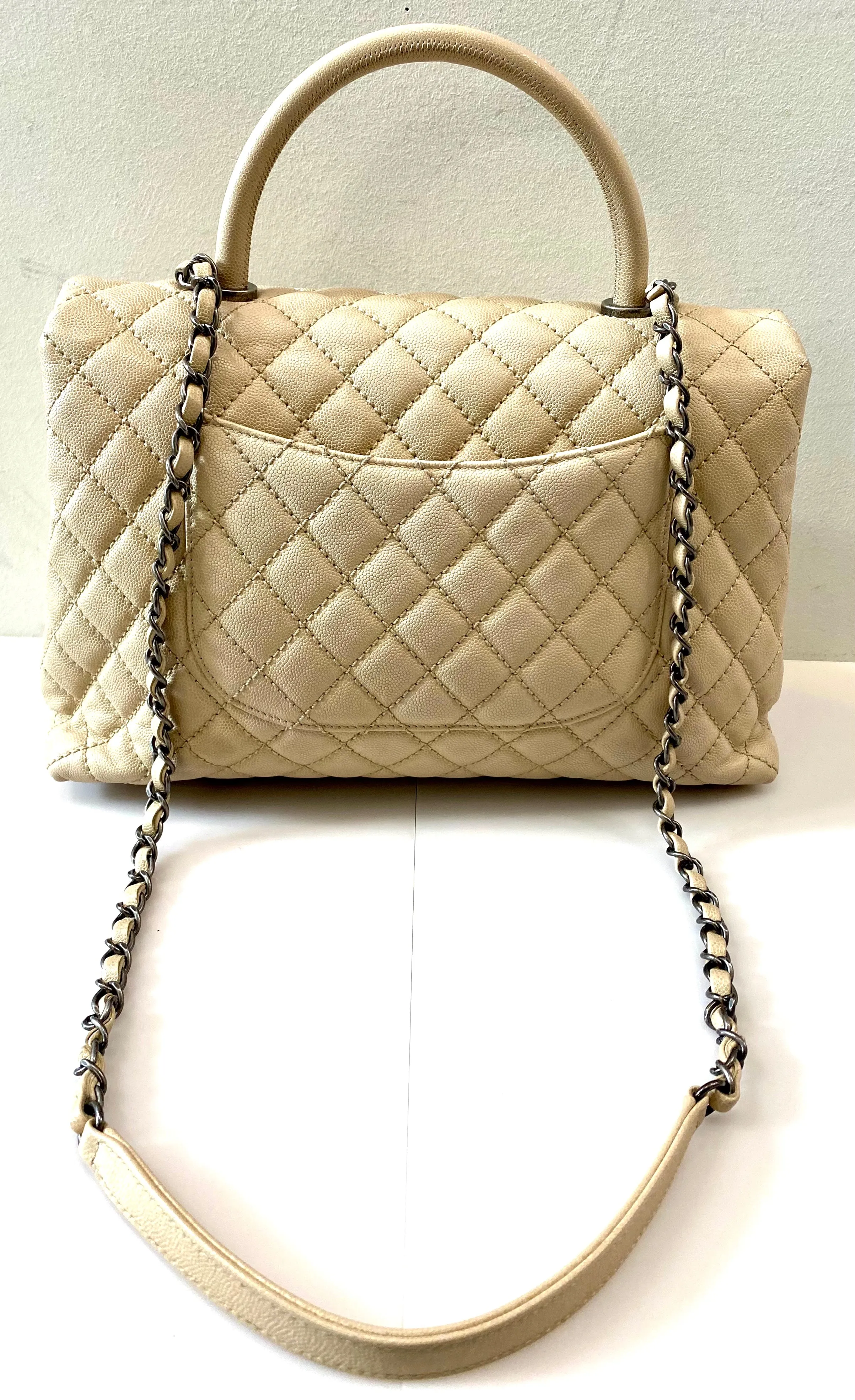 CHANEL CAVIAR QUILTED MEDIUM COCO HANDLE FLAP BAG