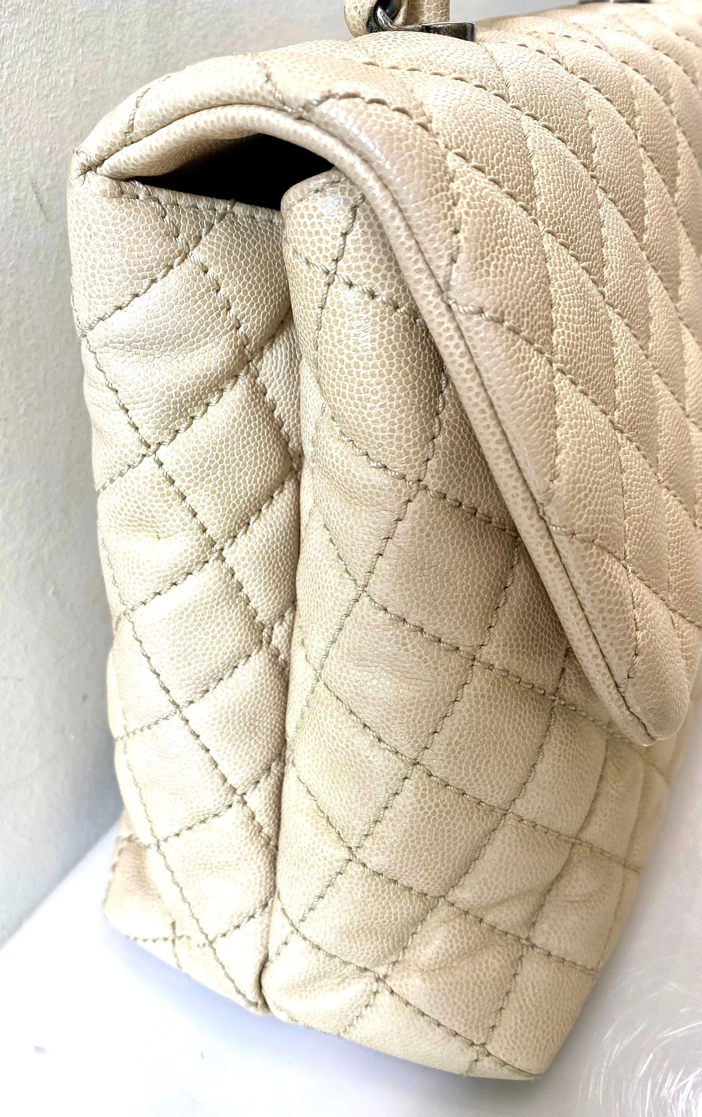 CHANEL CAVIAR QUILTED MEDIUM COCO HANDLE FLAP BAG