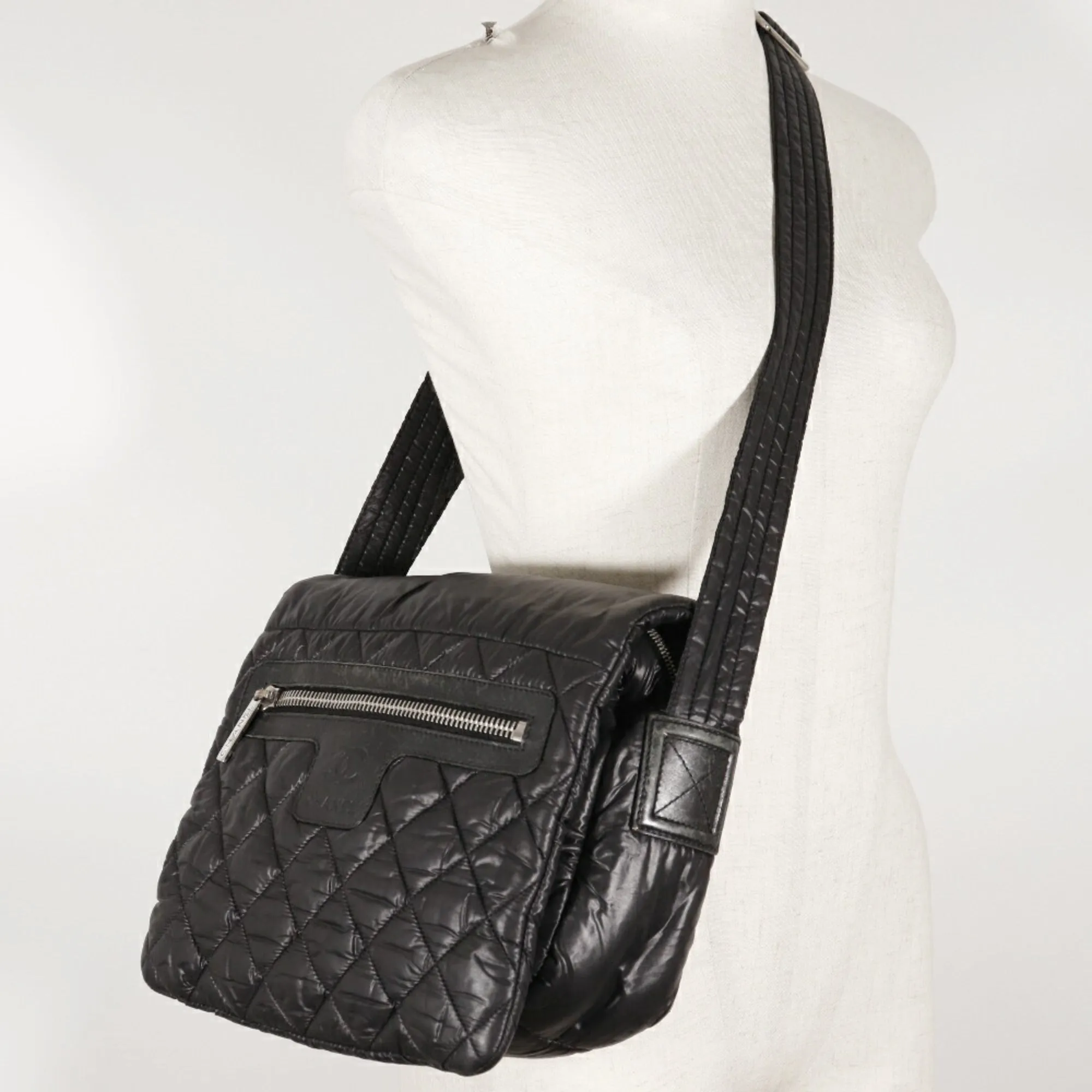Chanel Chocolate Bar Shoulder Bag Cococoon Nylon x Leather Made in France Black Crossbody Zipper bar Ladies