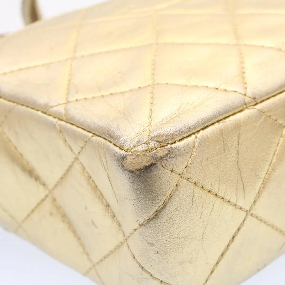 Chanel Lamb Skin Matelasse Shoulder Bag Gold CC  am1684gA