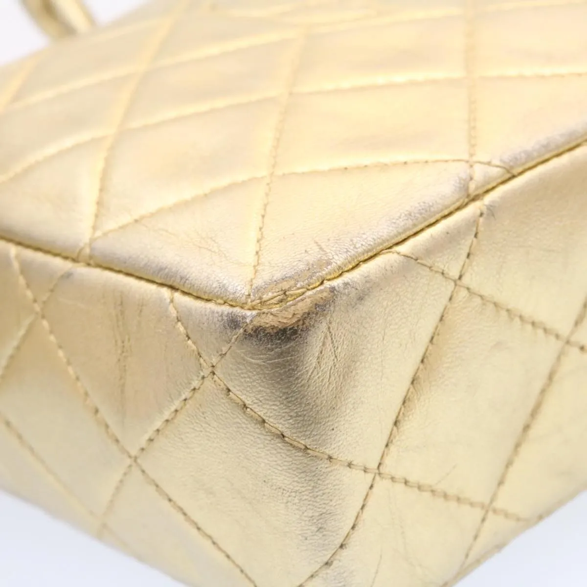 Chanel Lamb Skin Matelasse Shoulder Bag Gold CC  am1684gA
