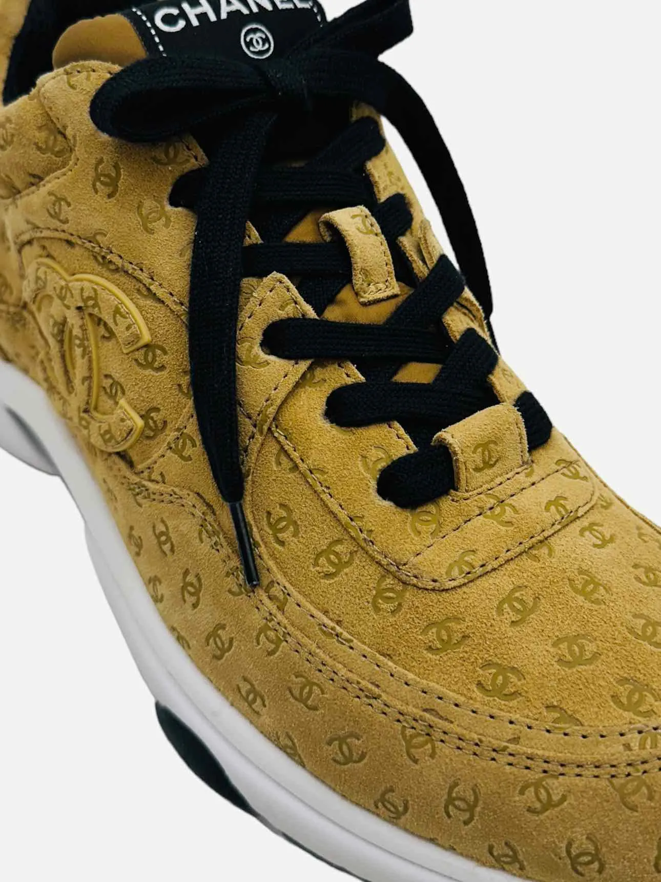CHANEL Low Top Beige CC Logomania Sneakers