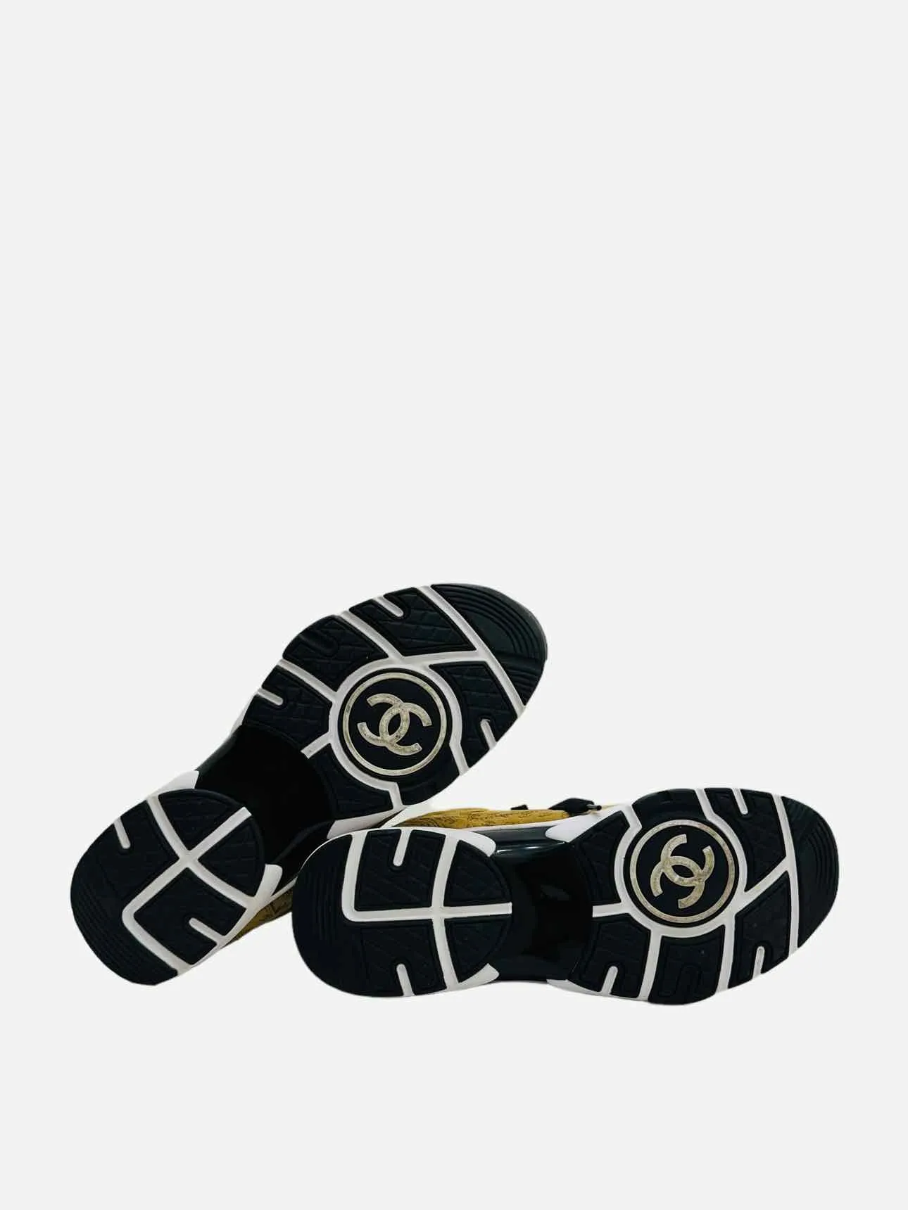 CHANEL Low Top Beige CC Logomania Sneakers
