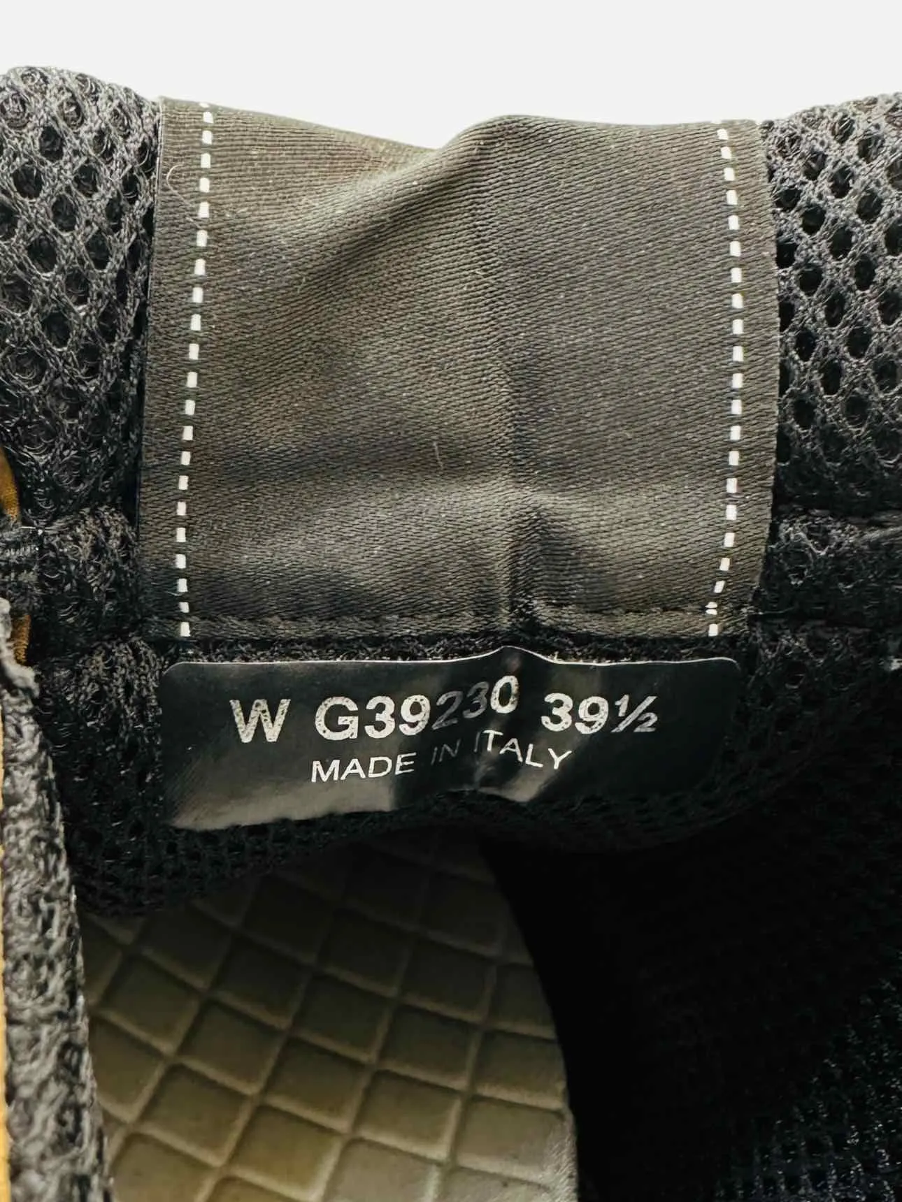CHANEL Low Top Beige CC Logomania Sneakers