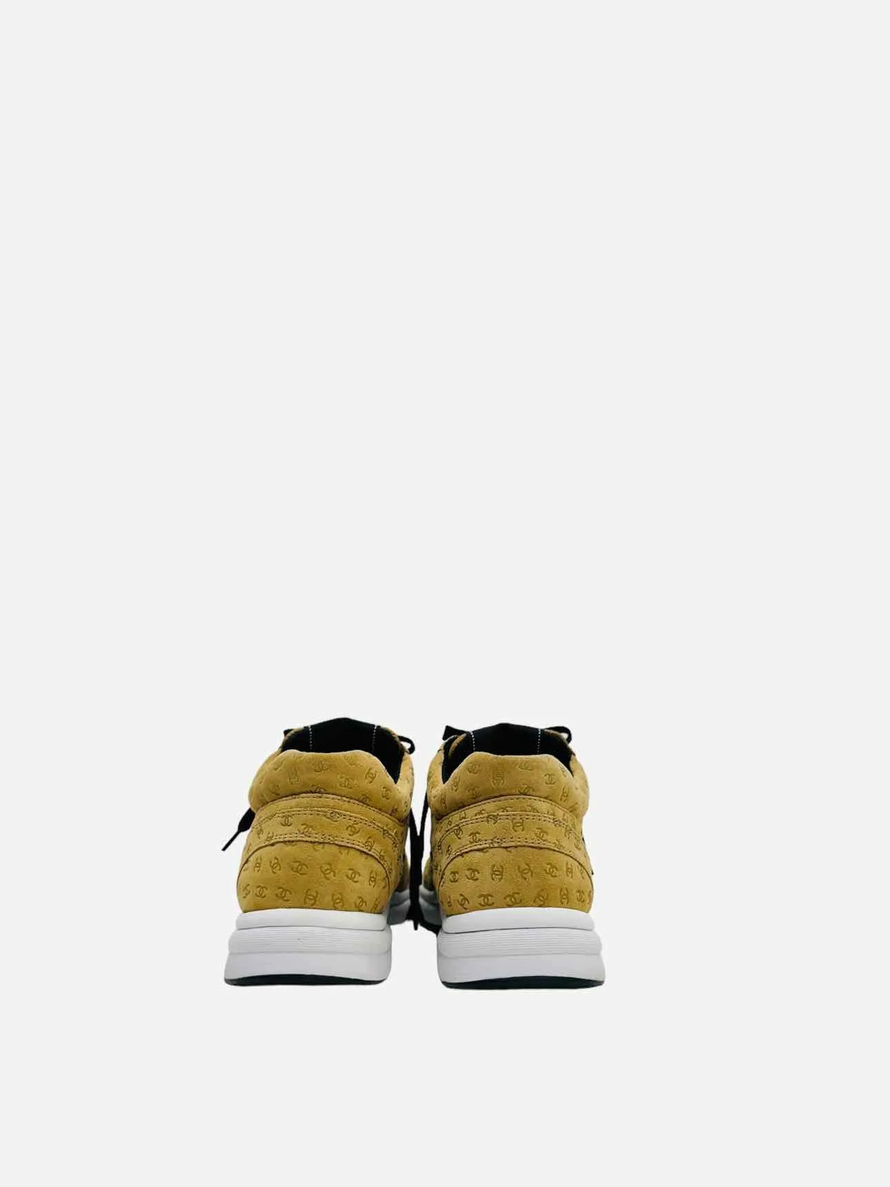 CHANEL Low Top Beige CC Logomania Sneakers
