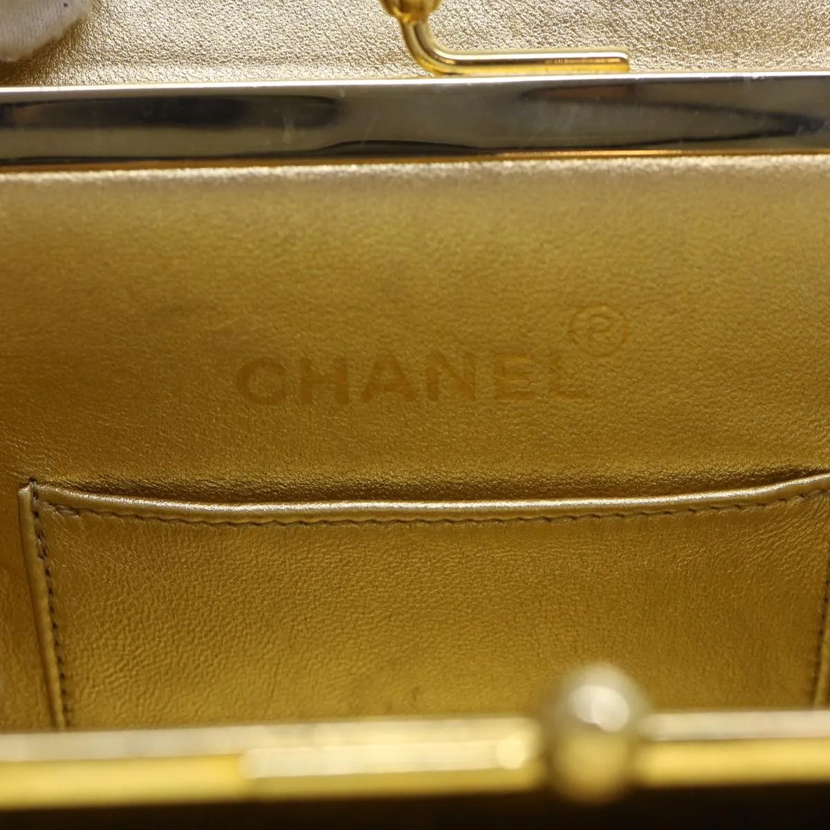 CHANEL Matelasse Chain Shoulder Bag Leather Gold CC Auth 53015A