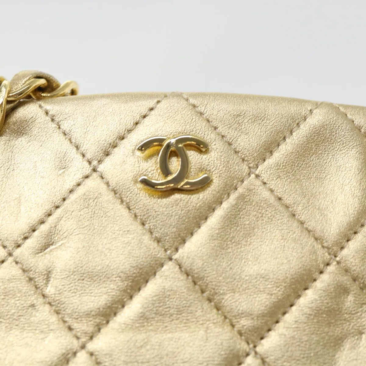 CHANEL Matelasse Chain Shoulder Bag Leather Gold CC Auth 53015A