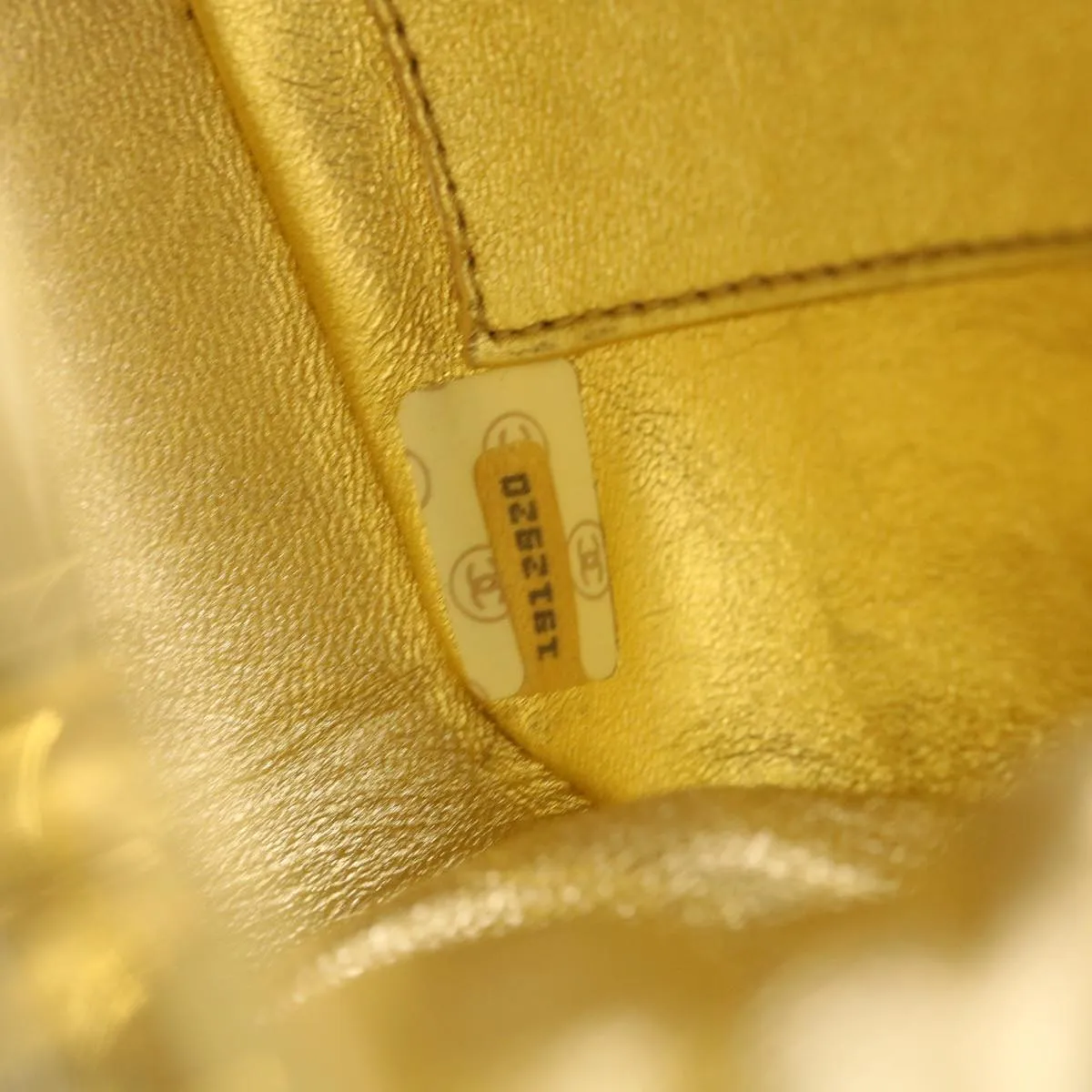 CHANEL Matelasse Chain Shoulder Bag Leather Gold CC Auth 53015A