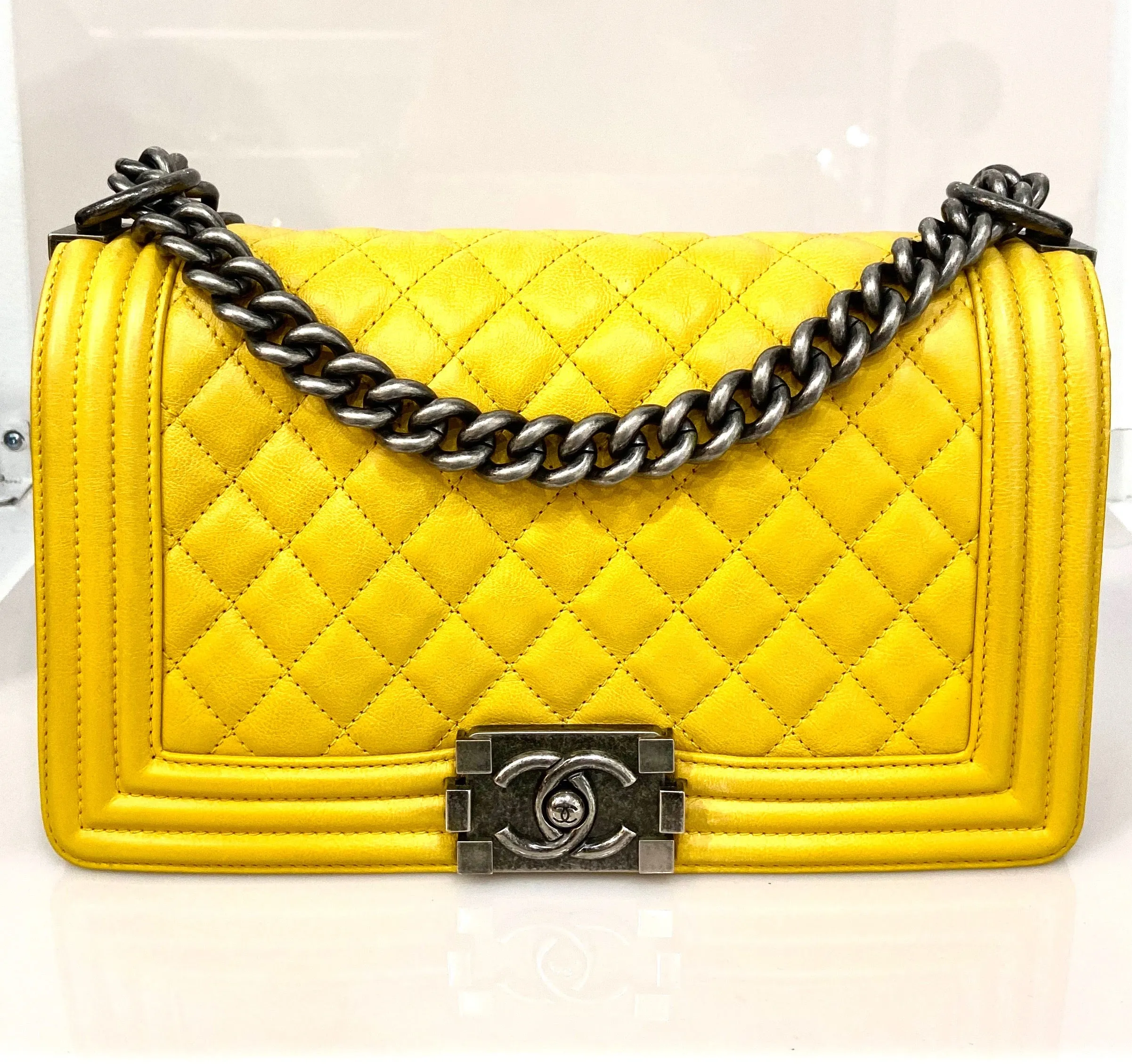 CHANEL QUILTED CALFSKIN LEATHER MEDIUM BOY BAG-HS