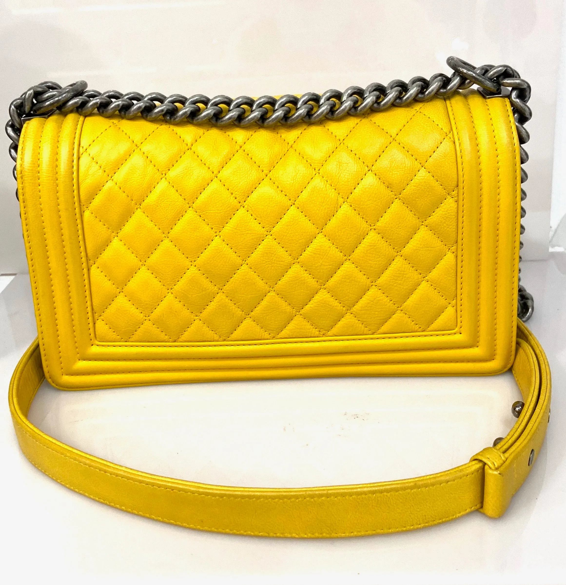 CHANEL QUILTED CALFSKIN LEATHER MEDIUM BOY BAG-HS