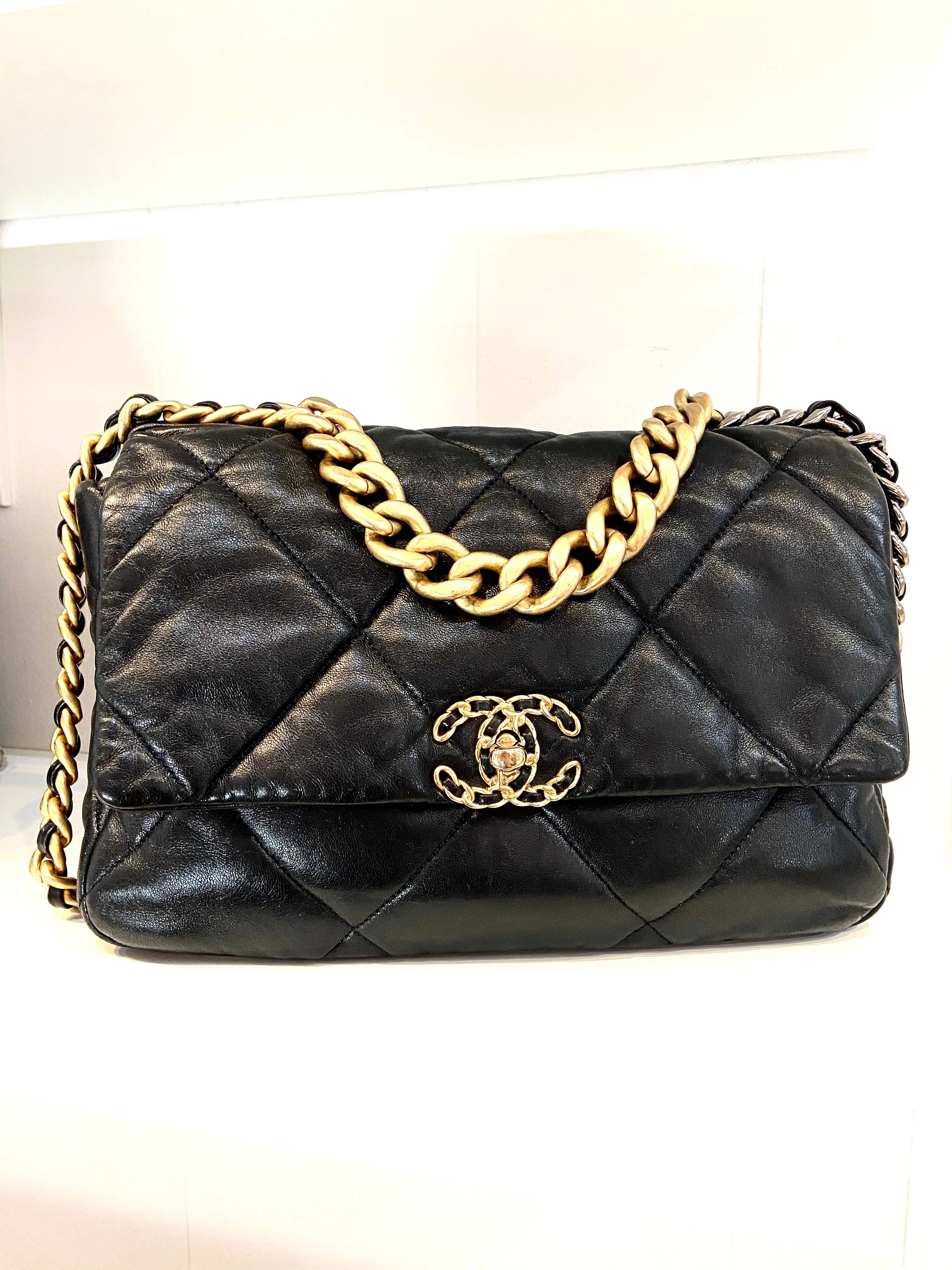 CHANEL QUILTED LAMBSKIN MEDIUM CHANEL 19 FLAP BAG