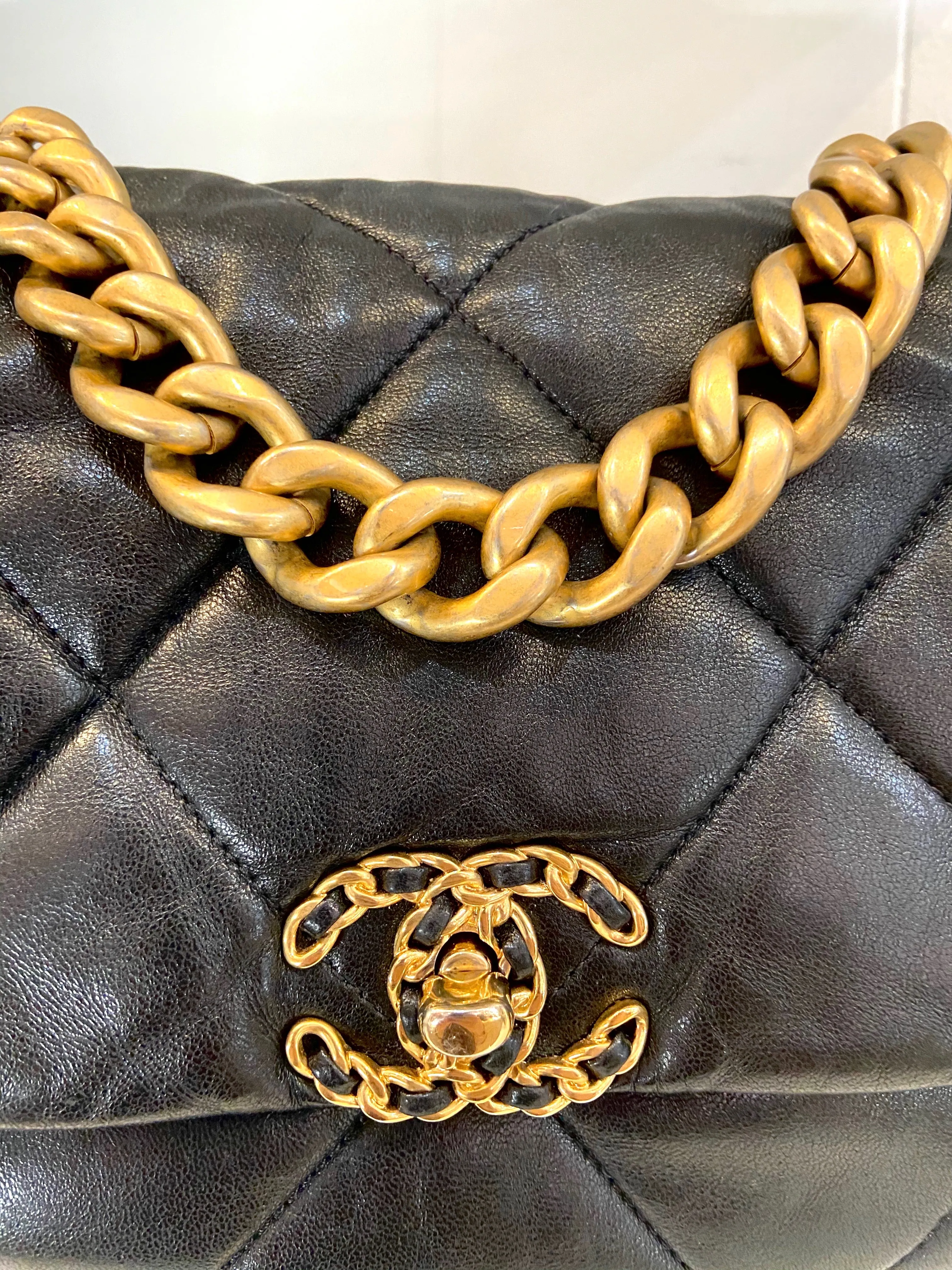 CHANEL QUILTED LAMBSKIN MEDIUM CHANEL 19 FLAP BAG