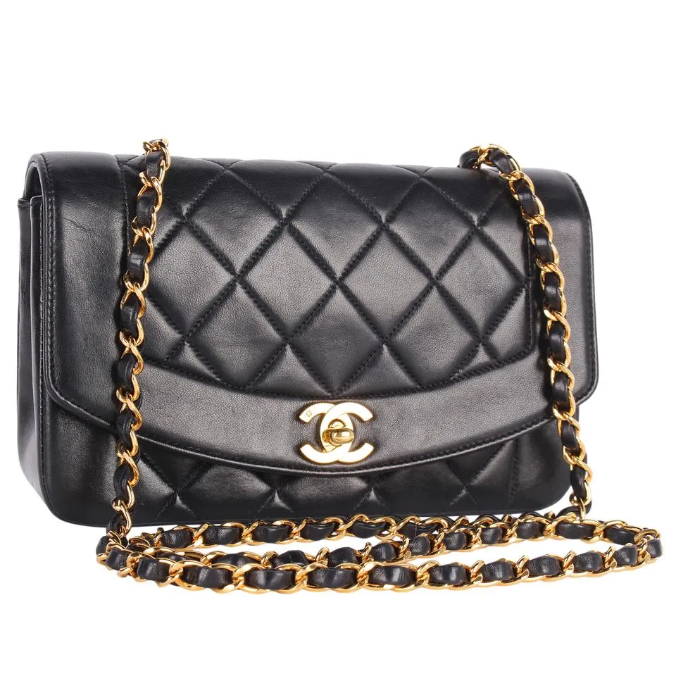 Classic Flap CC Leather Diana 22 Cross Body Bag
