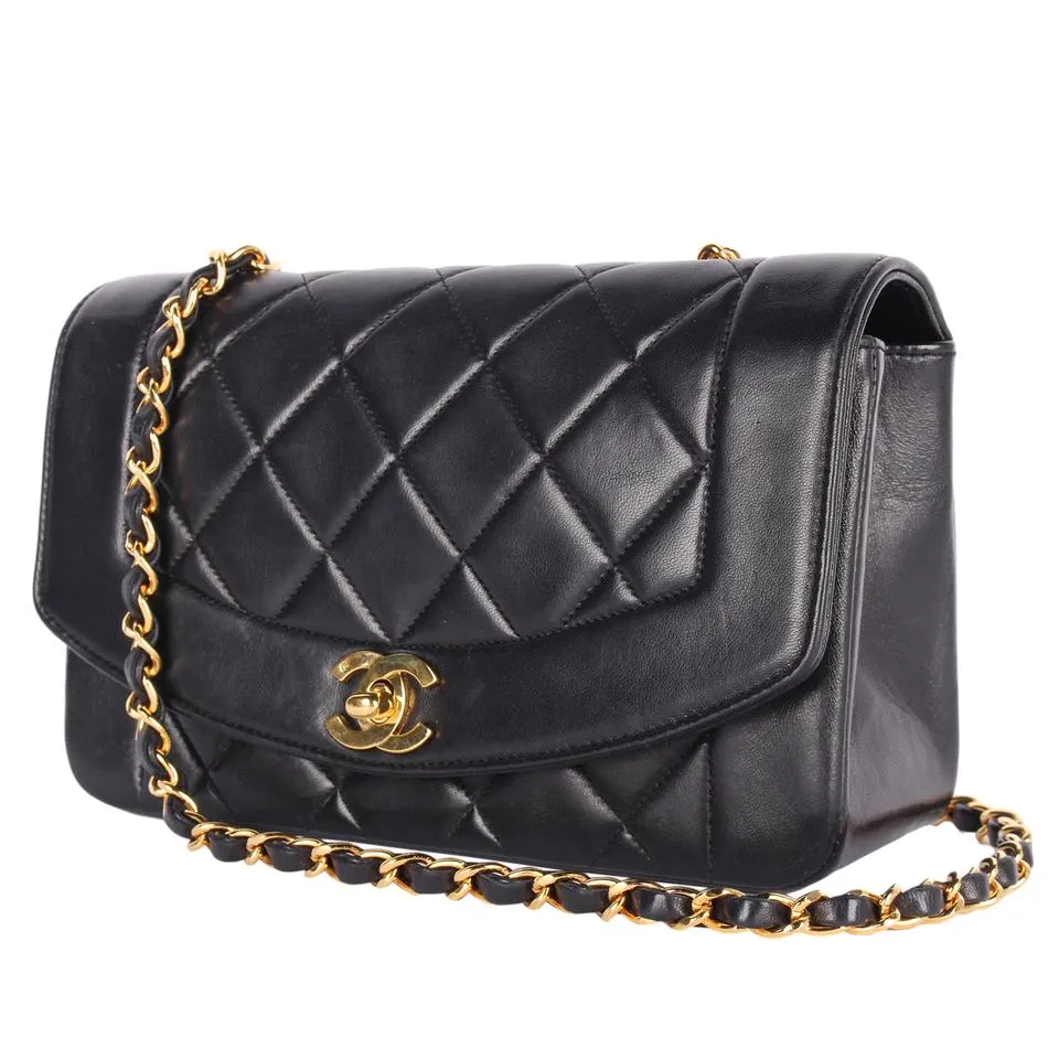 Classic Flap CC Leather Diana 22 Cross Body Bag
