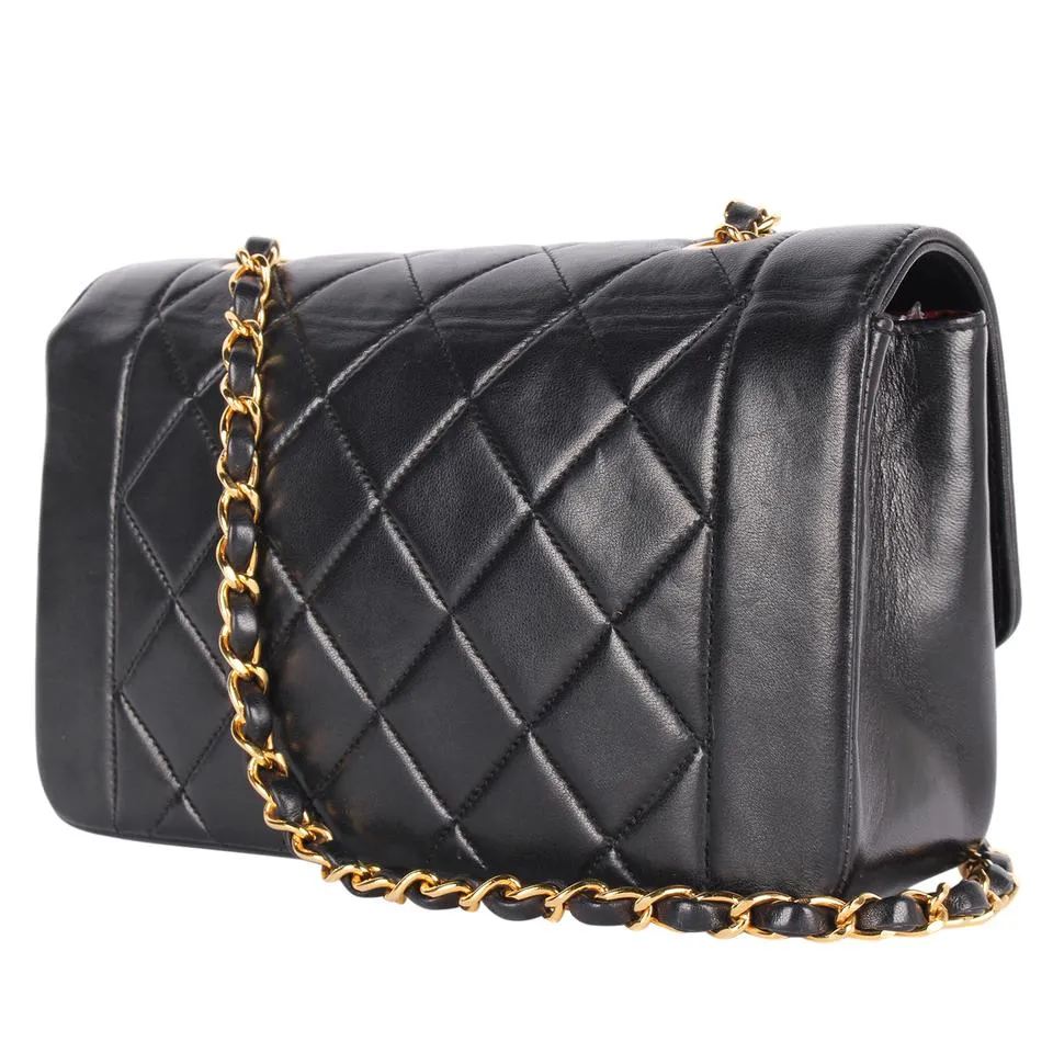 Classic Flap CC Leather Diana 22 Cross Body Bag