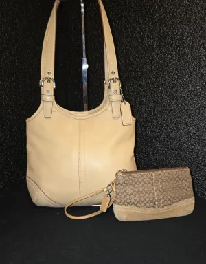 Coach Vintage 4983 Tan SOHO Slim Hobo Shoulderbag Handbag with Wristlet ~ MINT