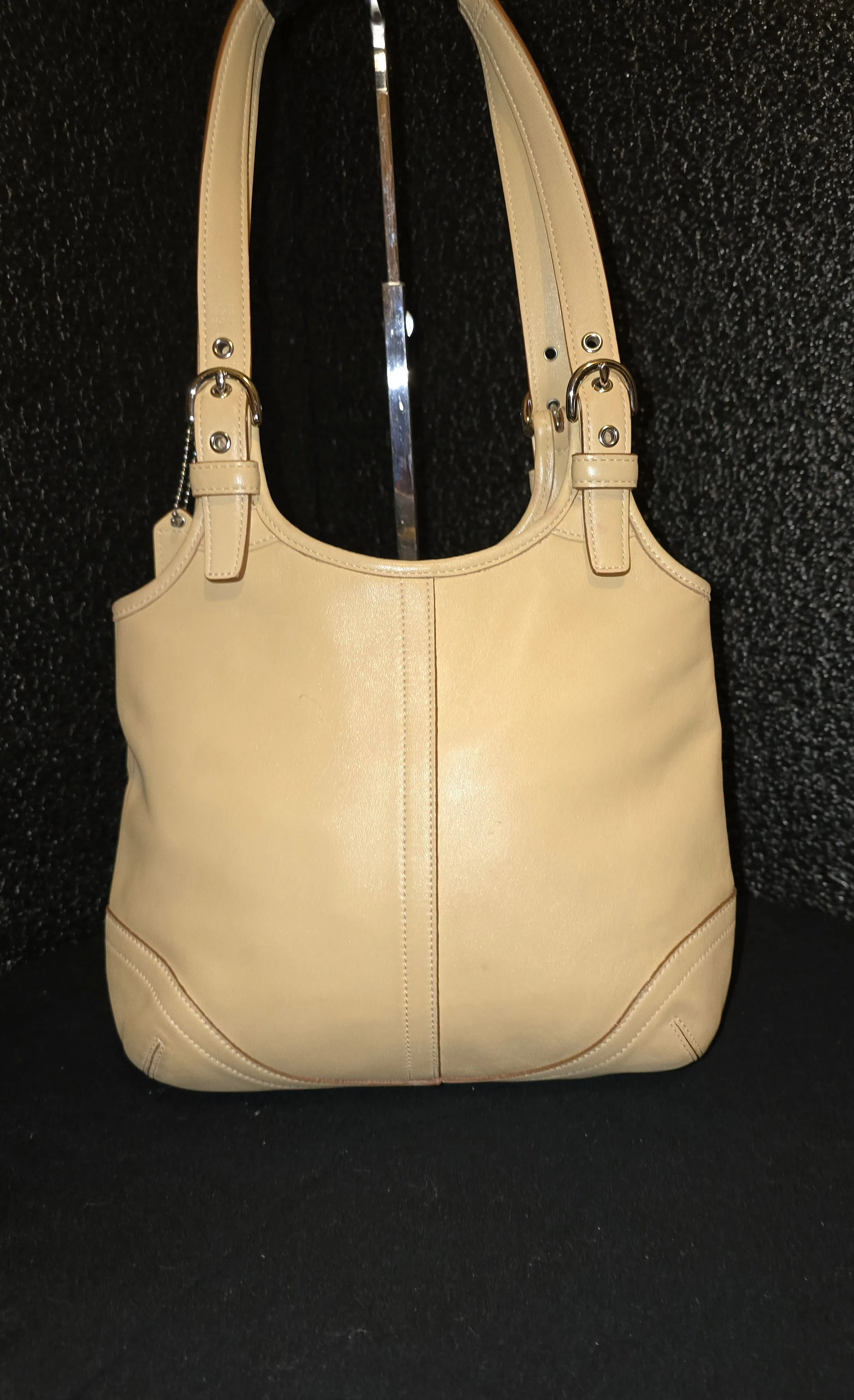 Coach Vintage 4983 Tan SOHO Slim Hobo Shoulderbag Handbag with Wristlet ~ MINT
