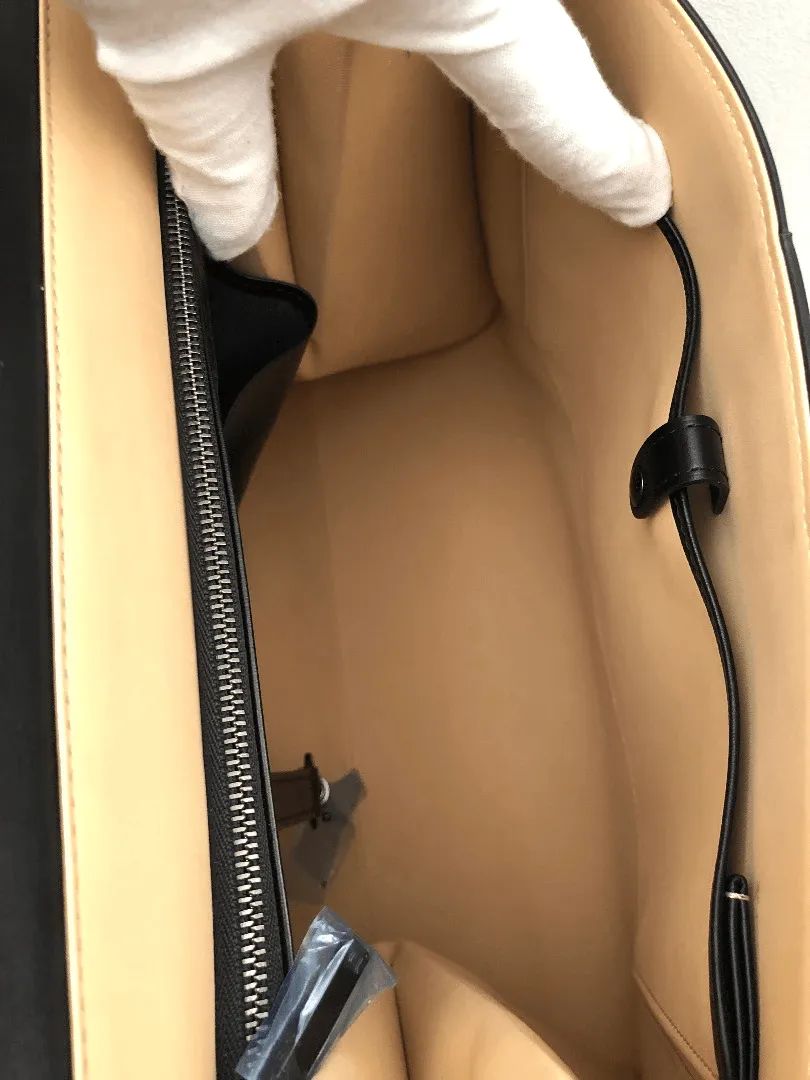 Delvaux Le Brillant - Ceci n'est pas un Delvaux