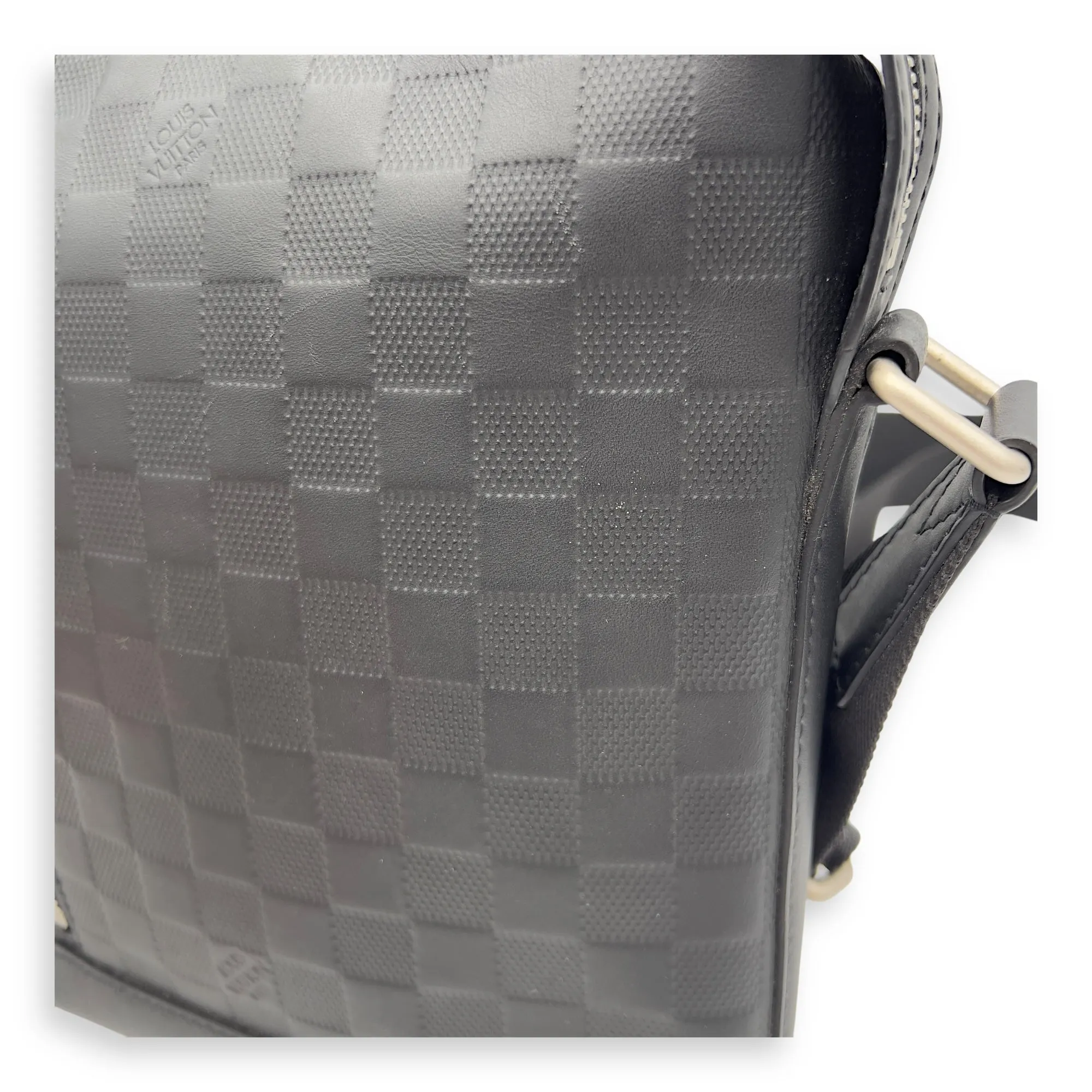 Discovery Messenger Black in Calfskin, Silver hardware