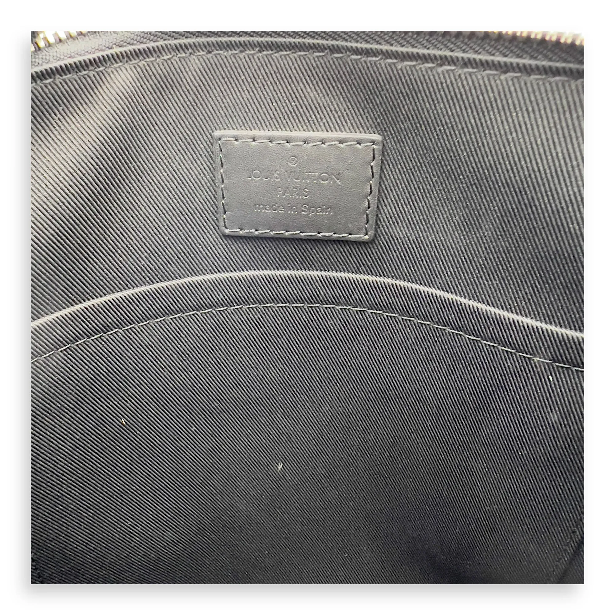 Discovery Messenger Black in Calfskin, Silver hardware