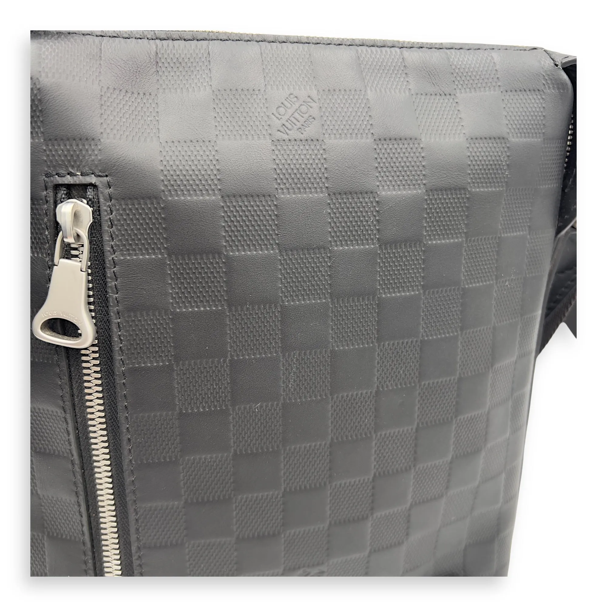 Discovery Messenger Black in Calfskin, Silver hardware