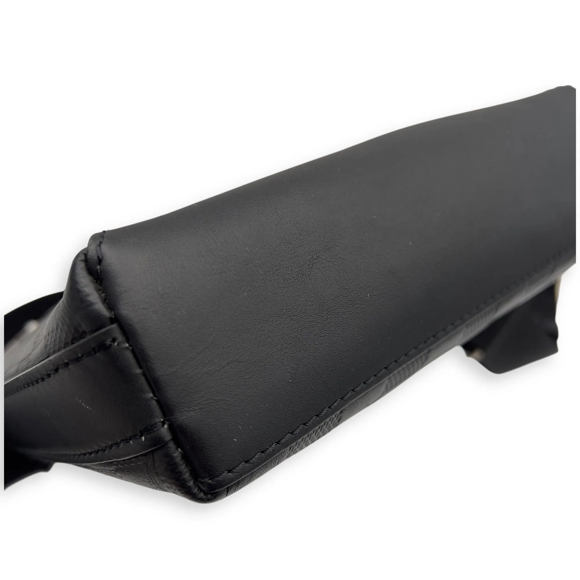 Discovery Messenger Black in Calfskin, Silver hardware