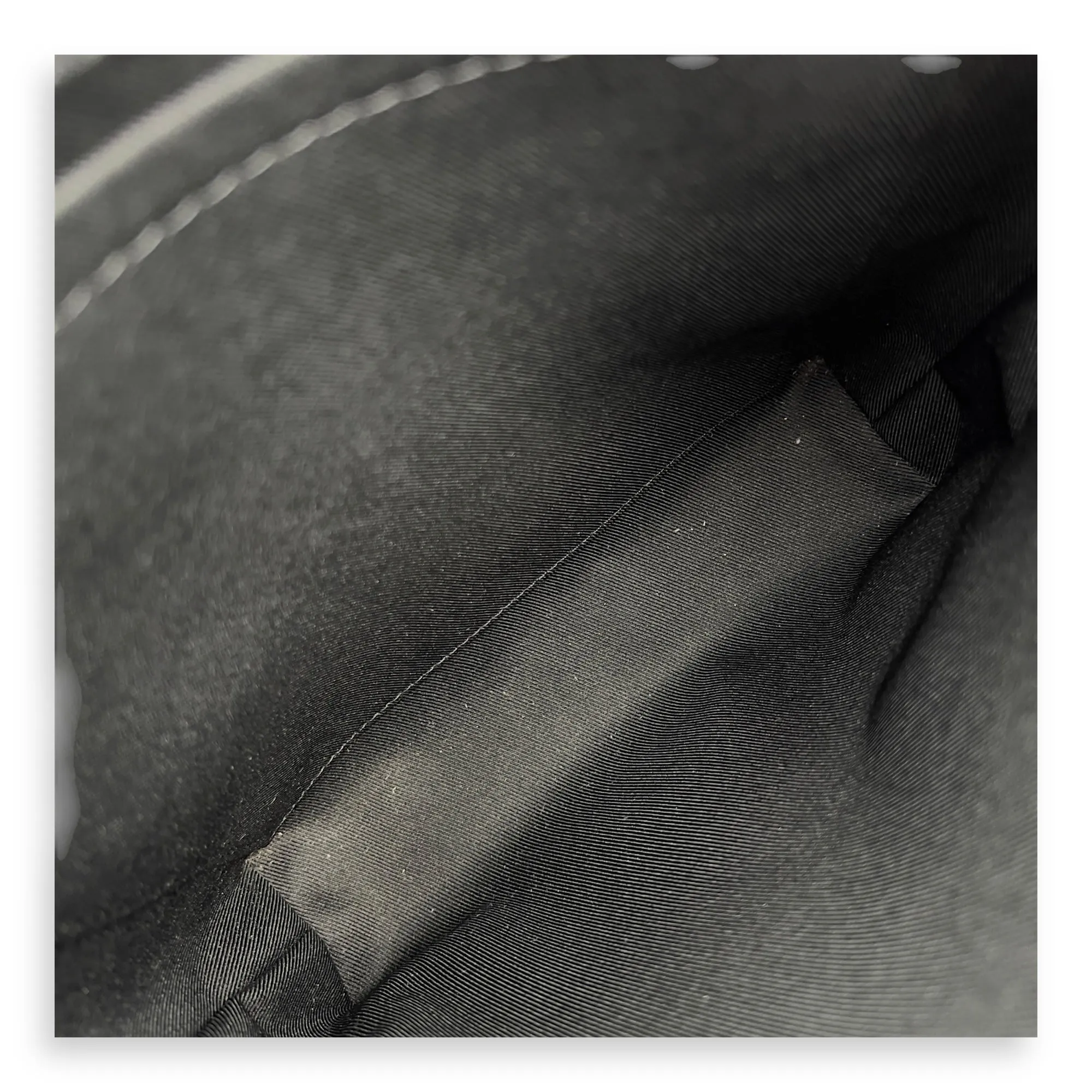 Discovery Messenger Black in Calfskin, Silver hardware