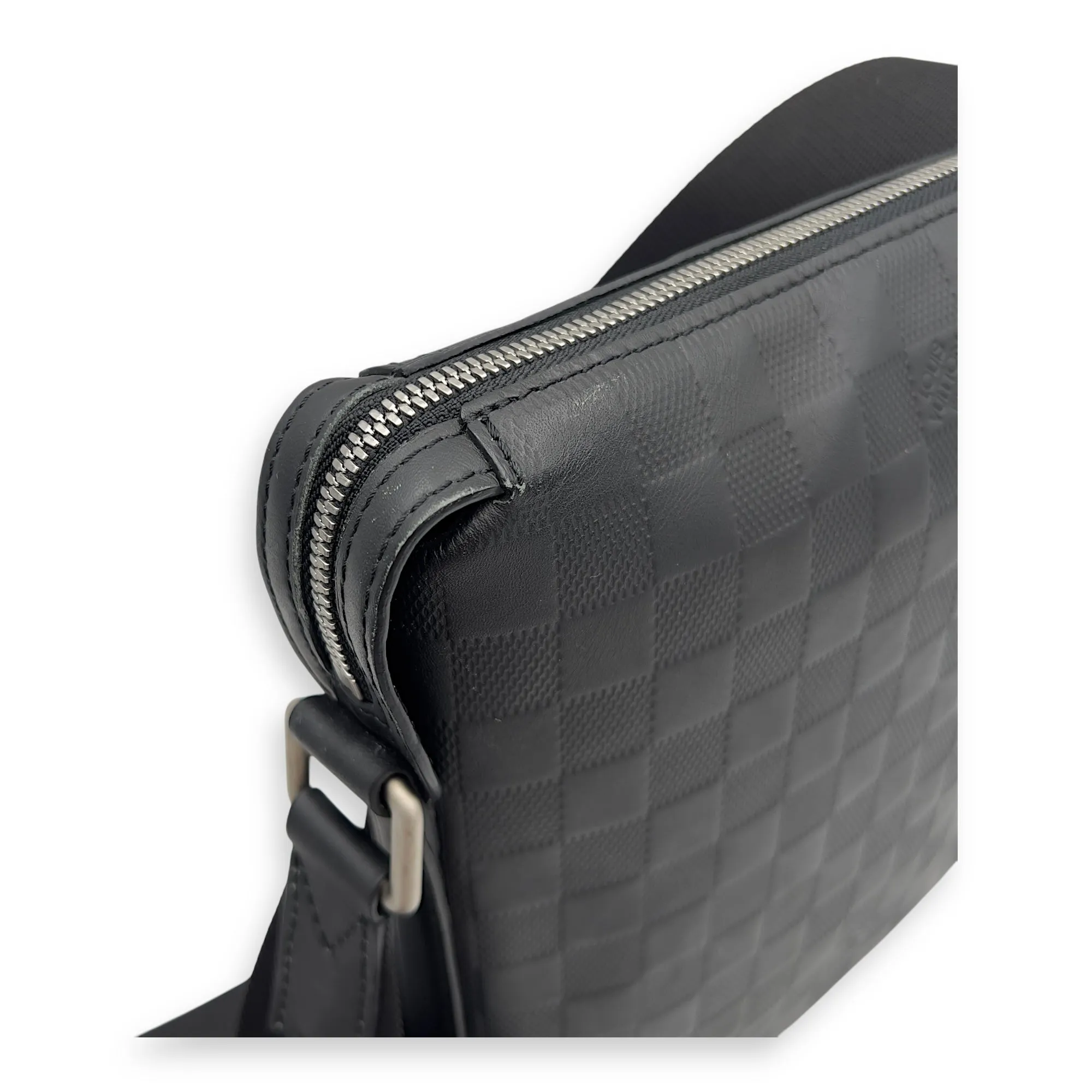 Discovery Messenger Black in Calfskin, Silver hardware