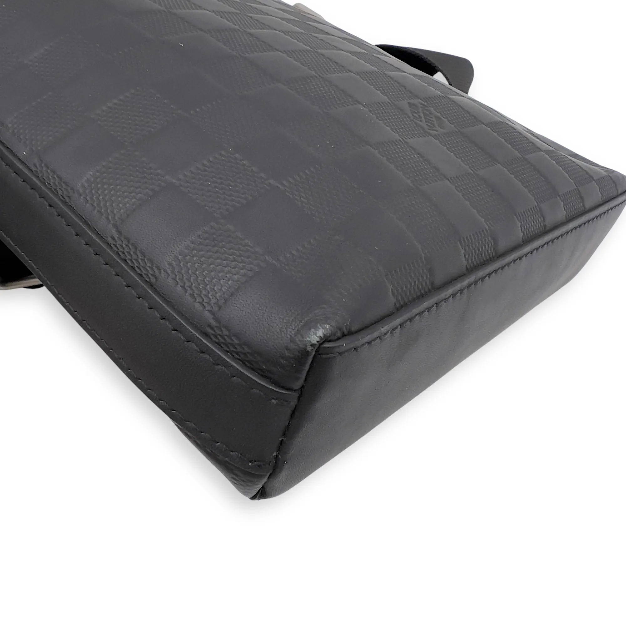 Discovery Messenger Black in Calfskin, Silver hardware