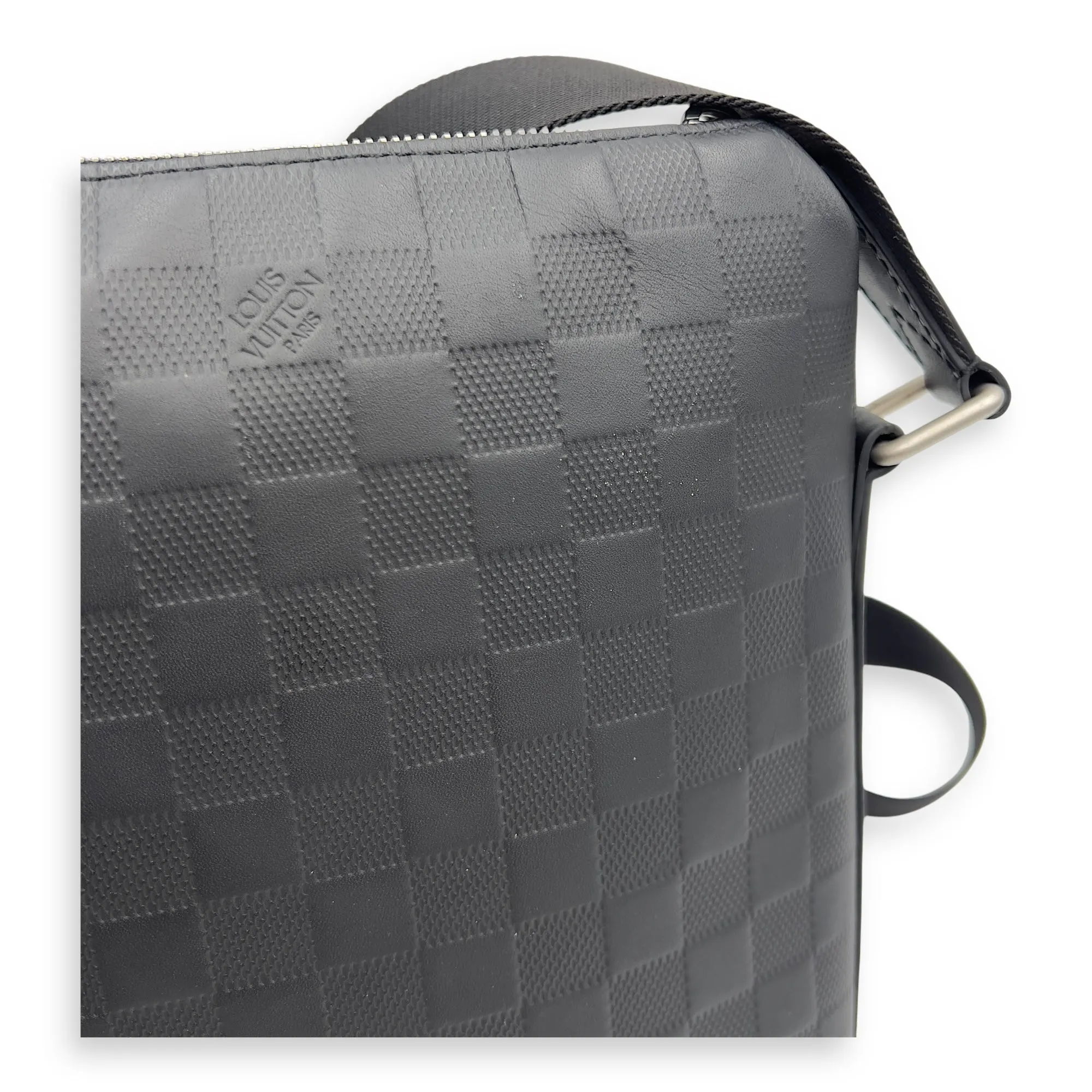Discovery Messenger Black in Calfskin, Silver hardware