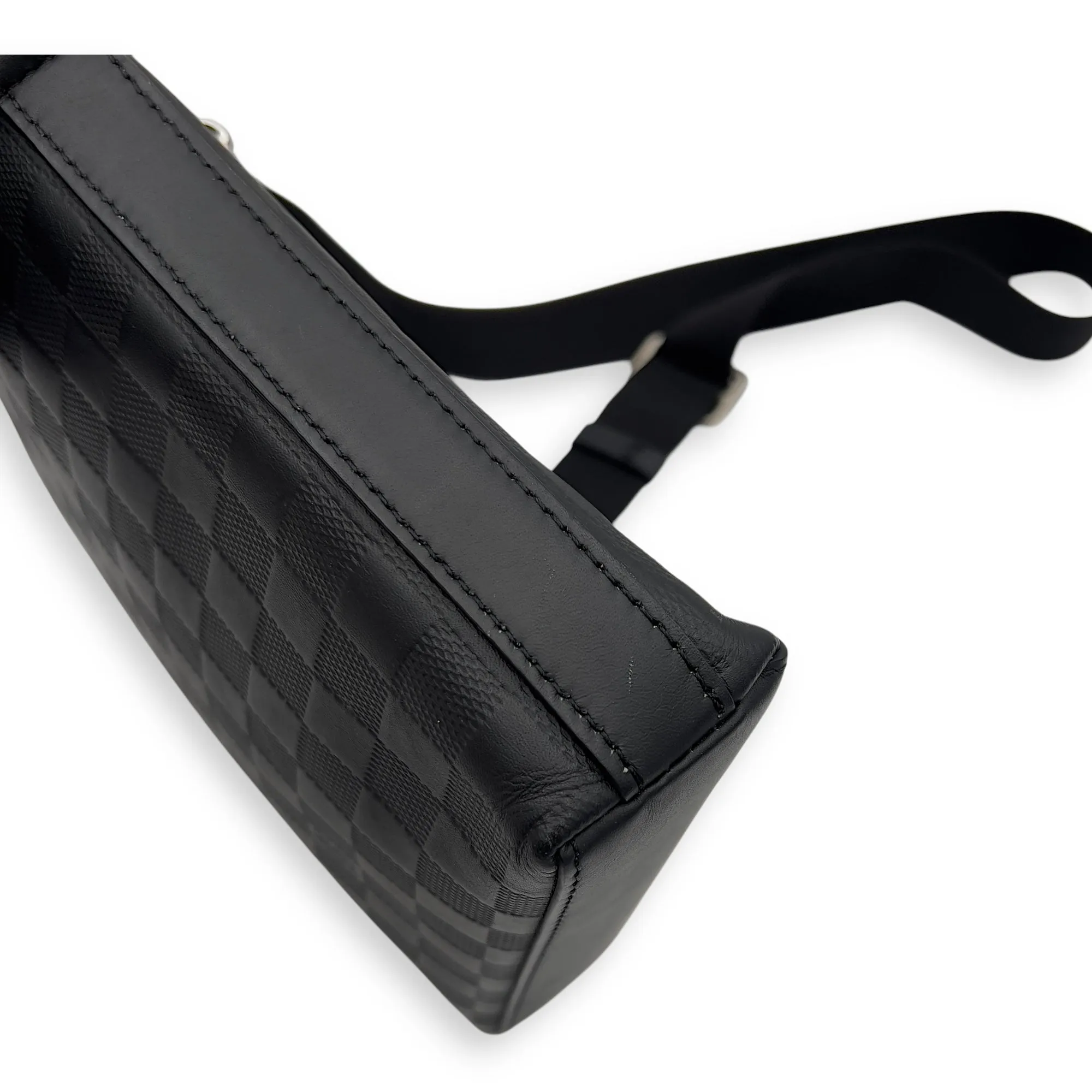 Discovery Messenger Black in Calfskin, Silver hardware