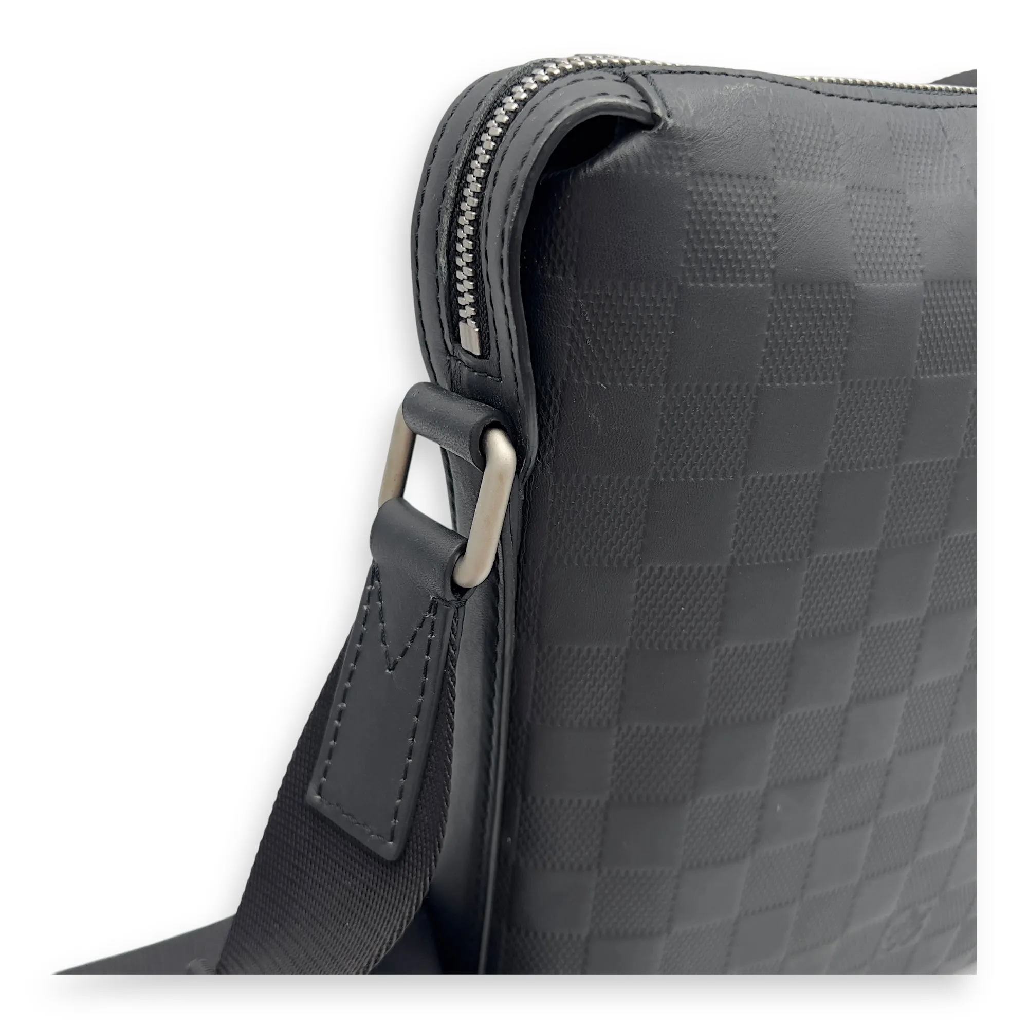 Discovery Messenger Black in Calfskin, Silver hardware
