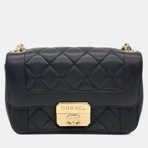 Flap Chain Crossbody Bag