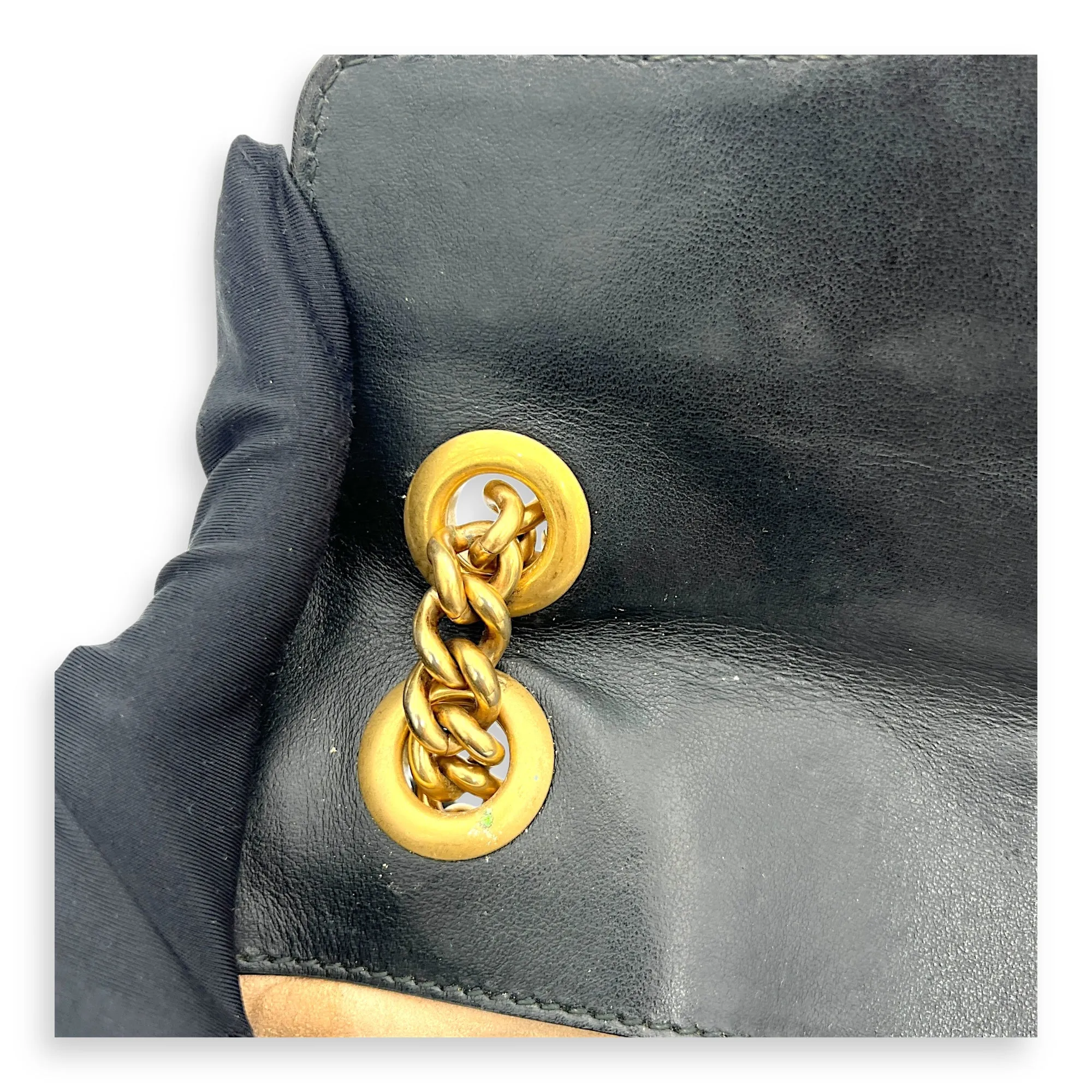 GG Marmont Shoulder Bag Mini Black in Calfskin, Gold hardware