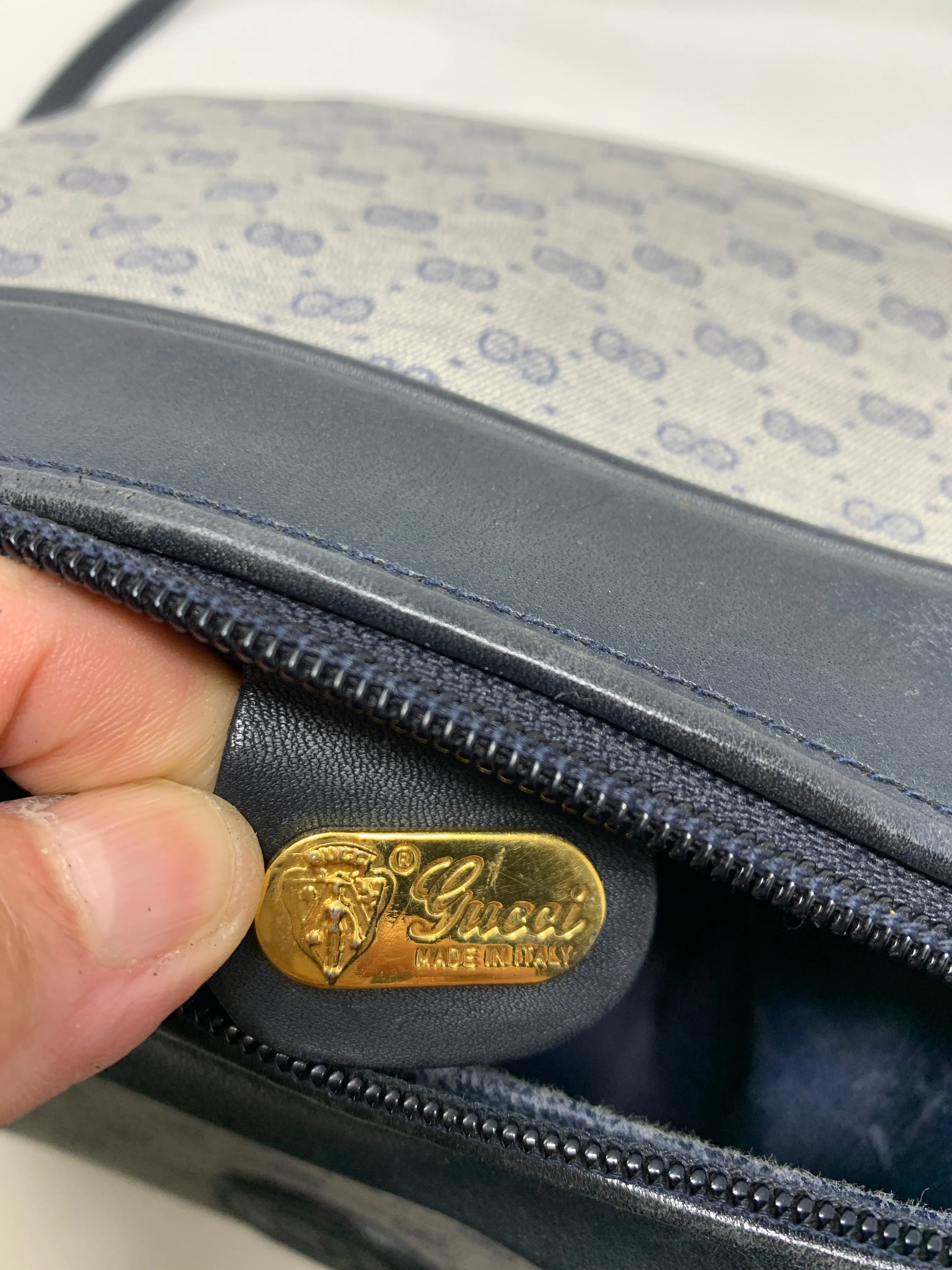 Gucci Crossbody! Vintage!