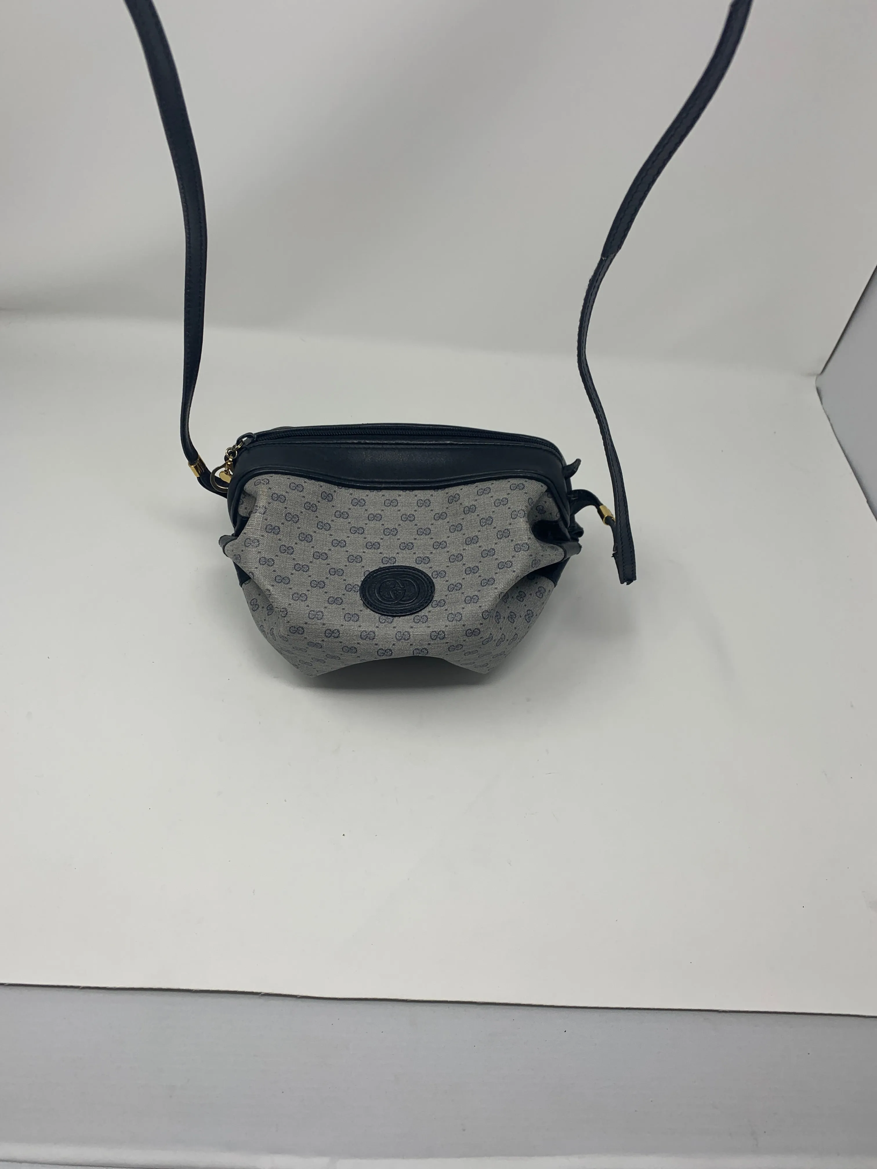 Gucci Crossbody! Vintage!