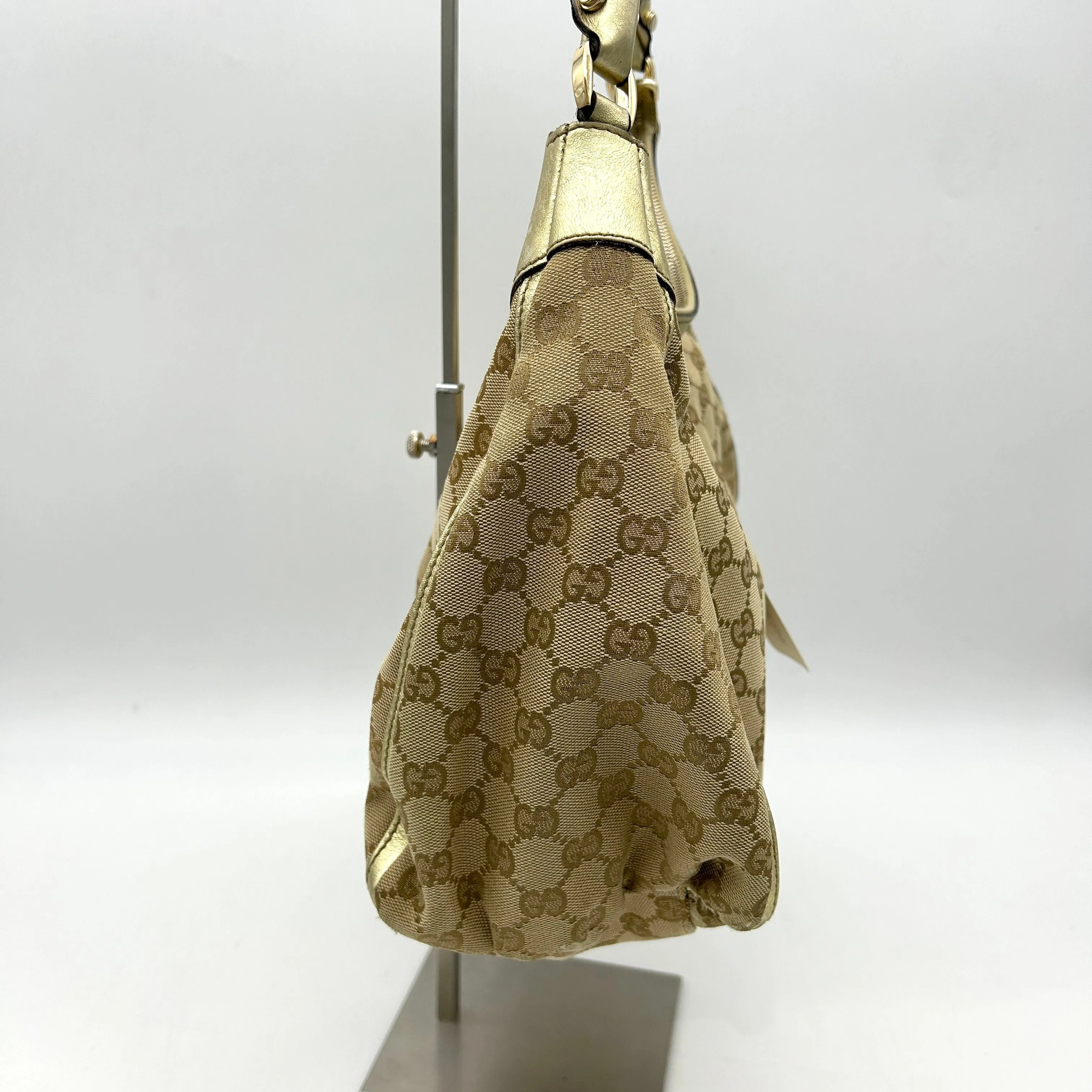 Gucci GG Canvas Large Abbey Hobo - Neutrals Handle Bags, Handbags gu9918er