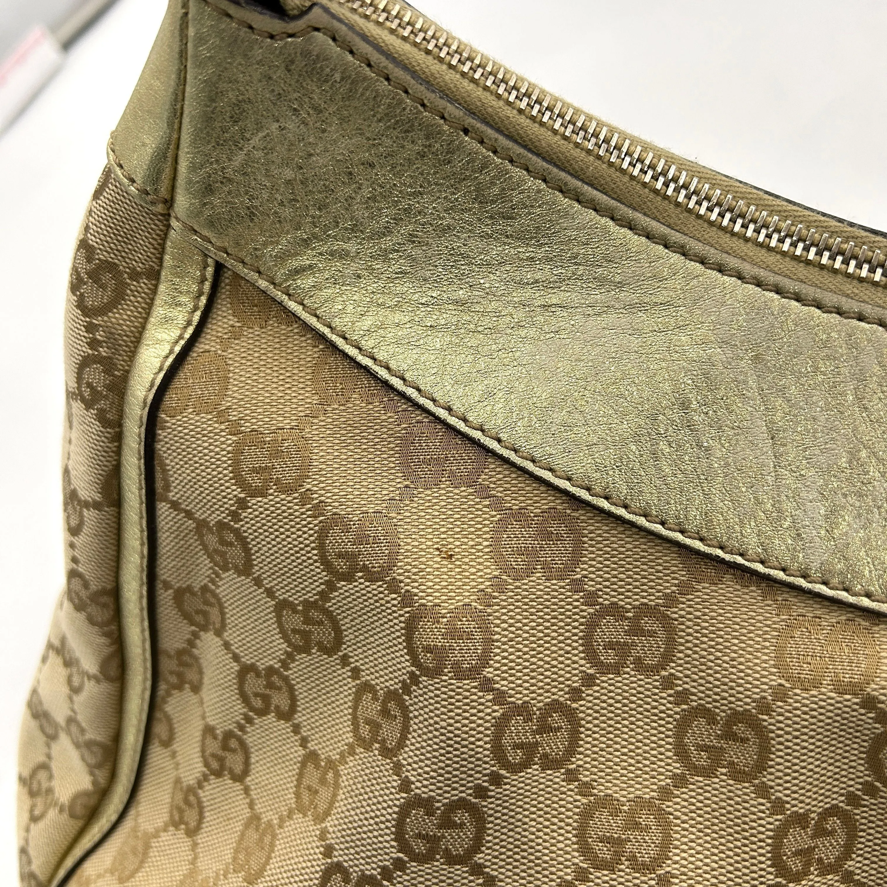 Gucci GG Canvas Large Abbey Hobo - Neutrals Handle Bags, Handbags gu9918er