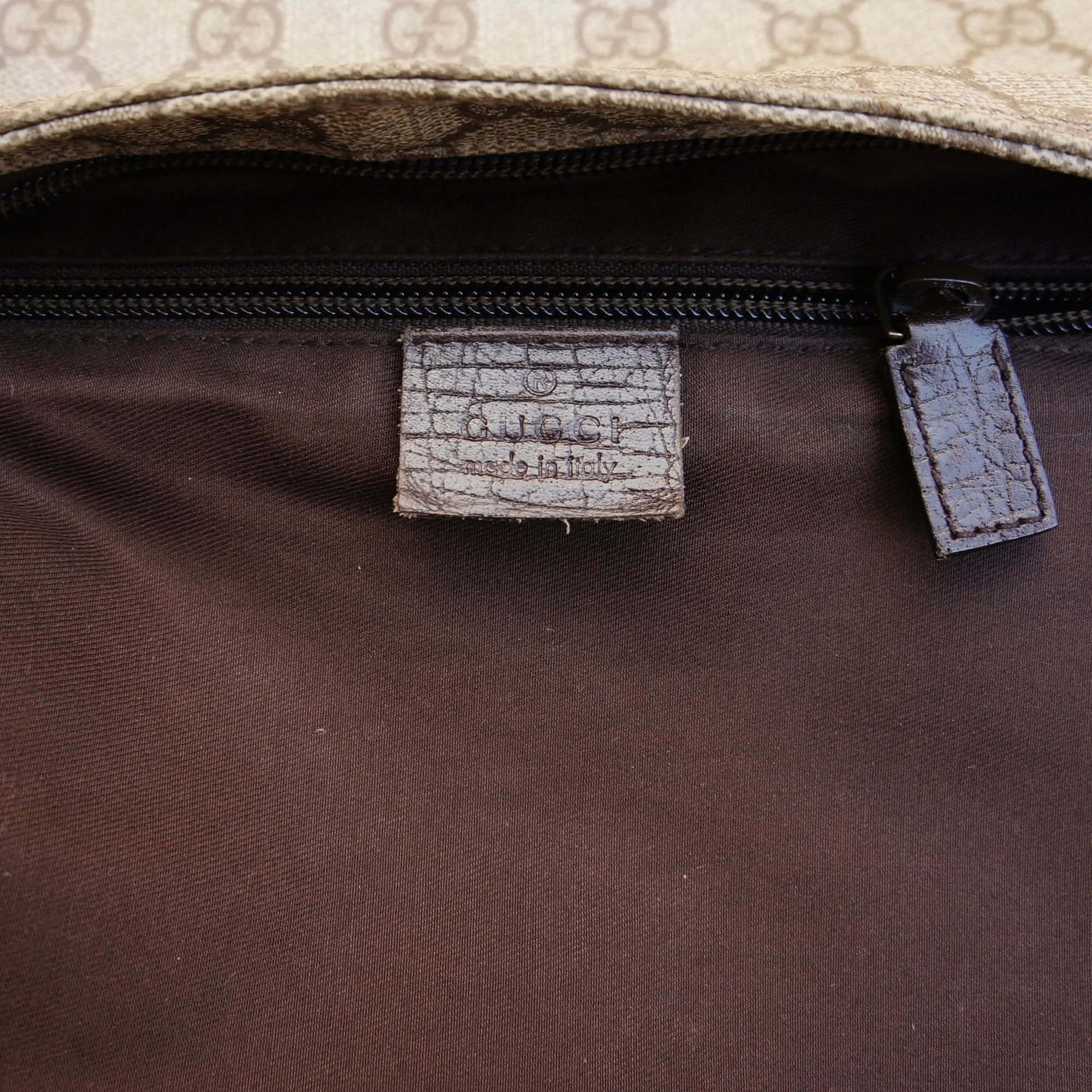 GUCCI GG SUPREME CROSSBODY MESSENGER TRAVEL BAG